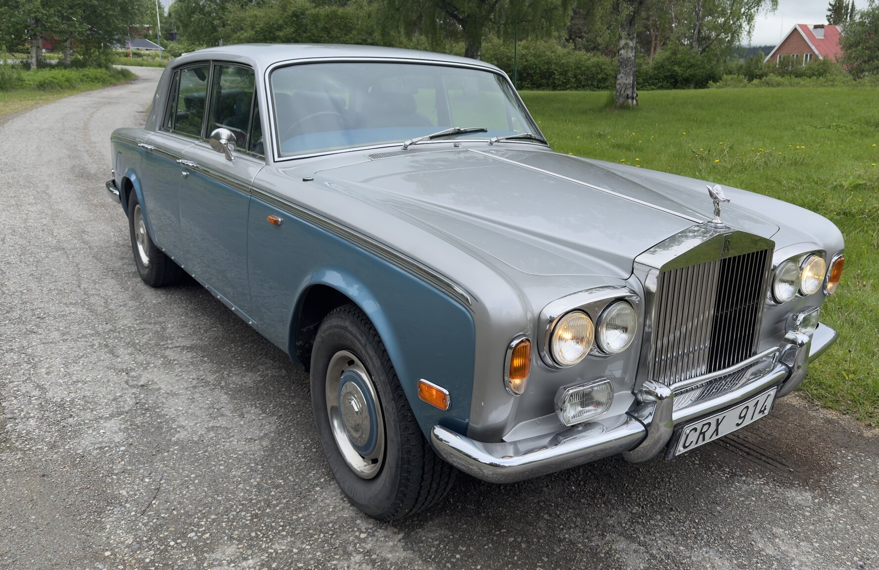 Exterior image of 1976 Rolls-Royce Silver Shadow