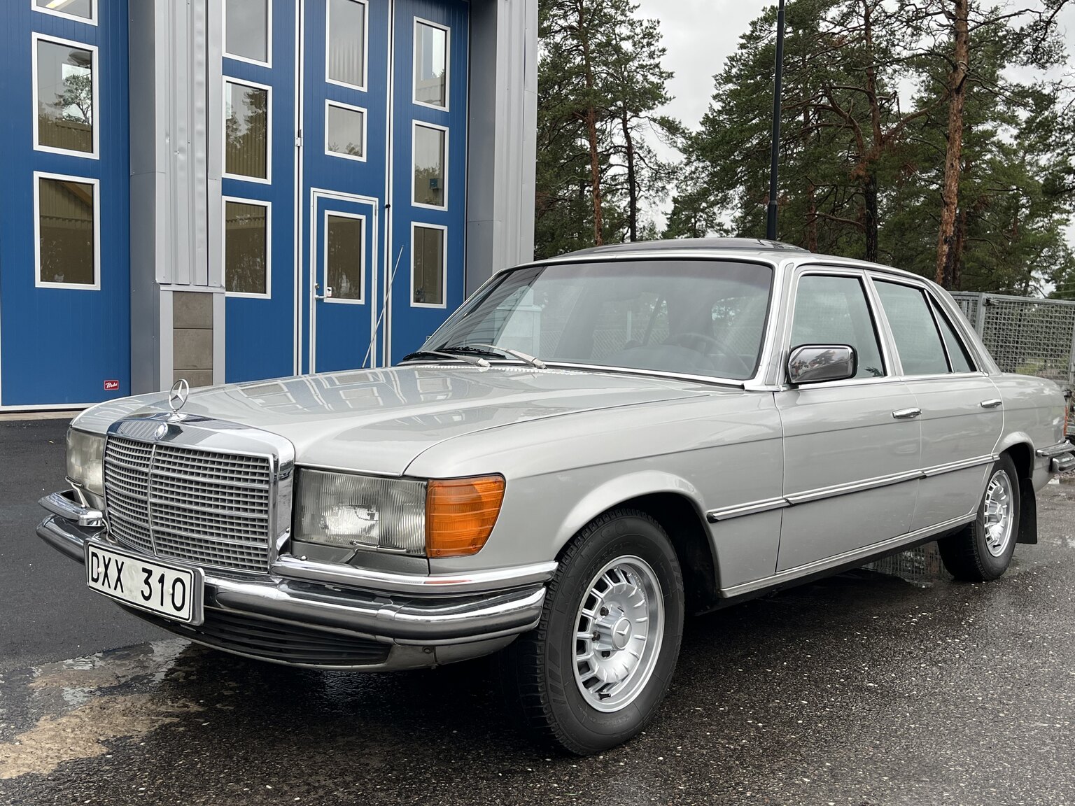 Exteriörbild på 1975 Mercedes-Benz 280 SE