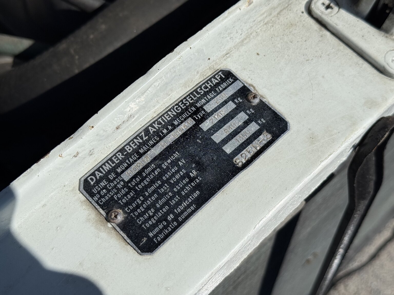 Image of 1967 Mercedes-Benz 230 Safari mechanics