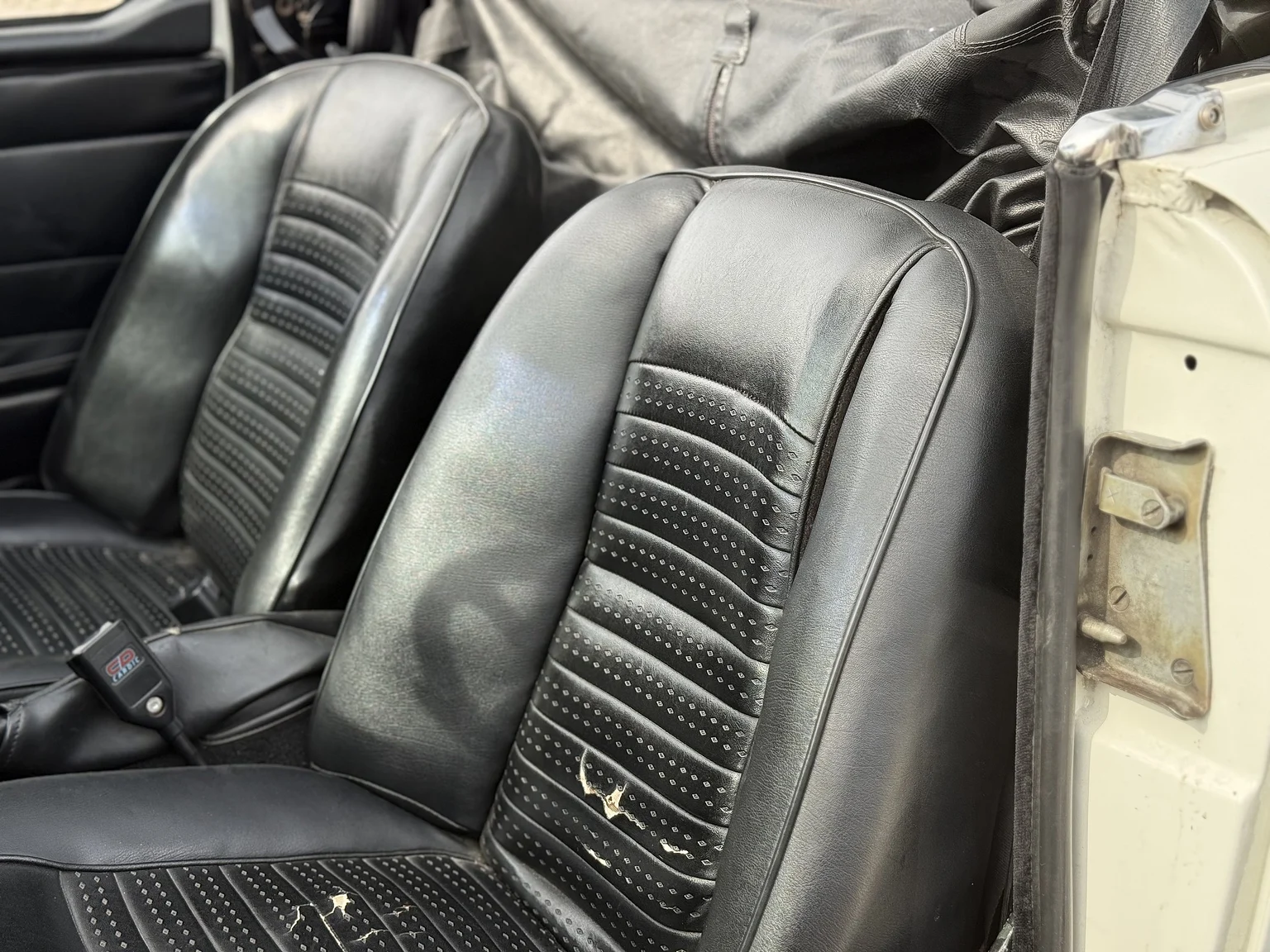 Innenraumfoto von 1970 Triumph TR6 Hardtop  (4)