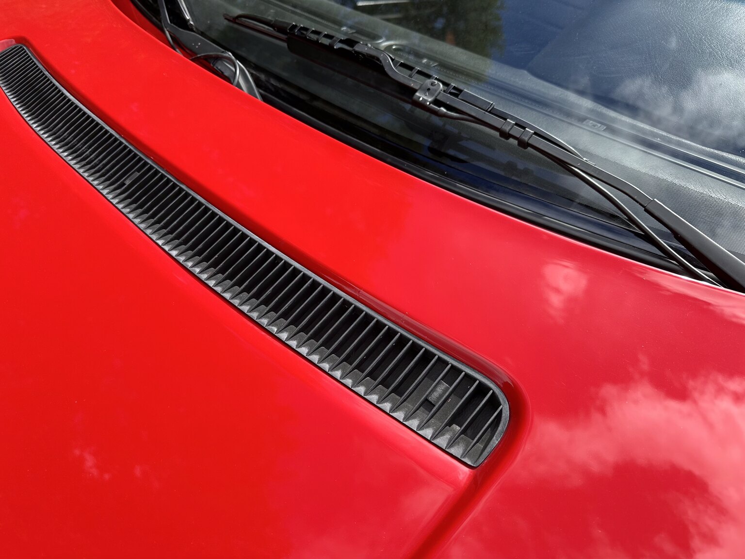 Exteriörbild på 1990 Ferrari 348 (40)