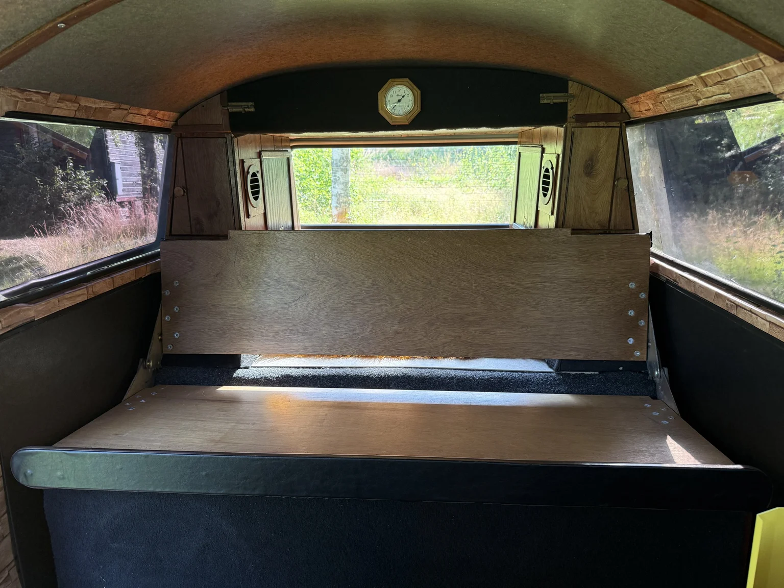 Innenraumfoto von 1975 Volkswagen Transporter Campervan (65)