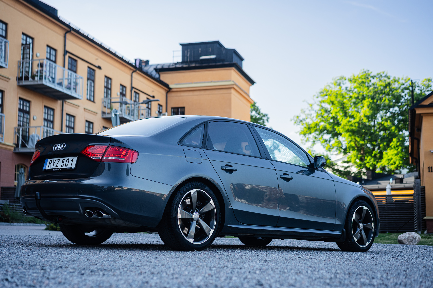 Exterior image of 2011 Audi S4 (9)