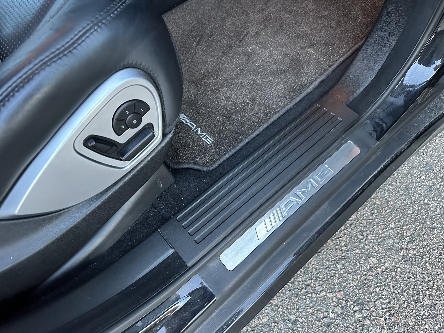 Innenraumfoto von 2007 Mercedes-Benz R63 AMG