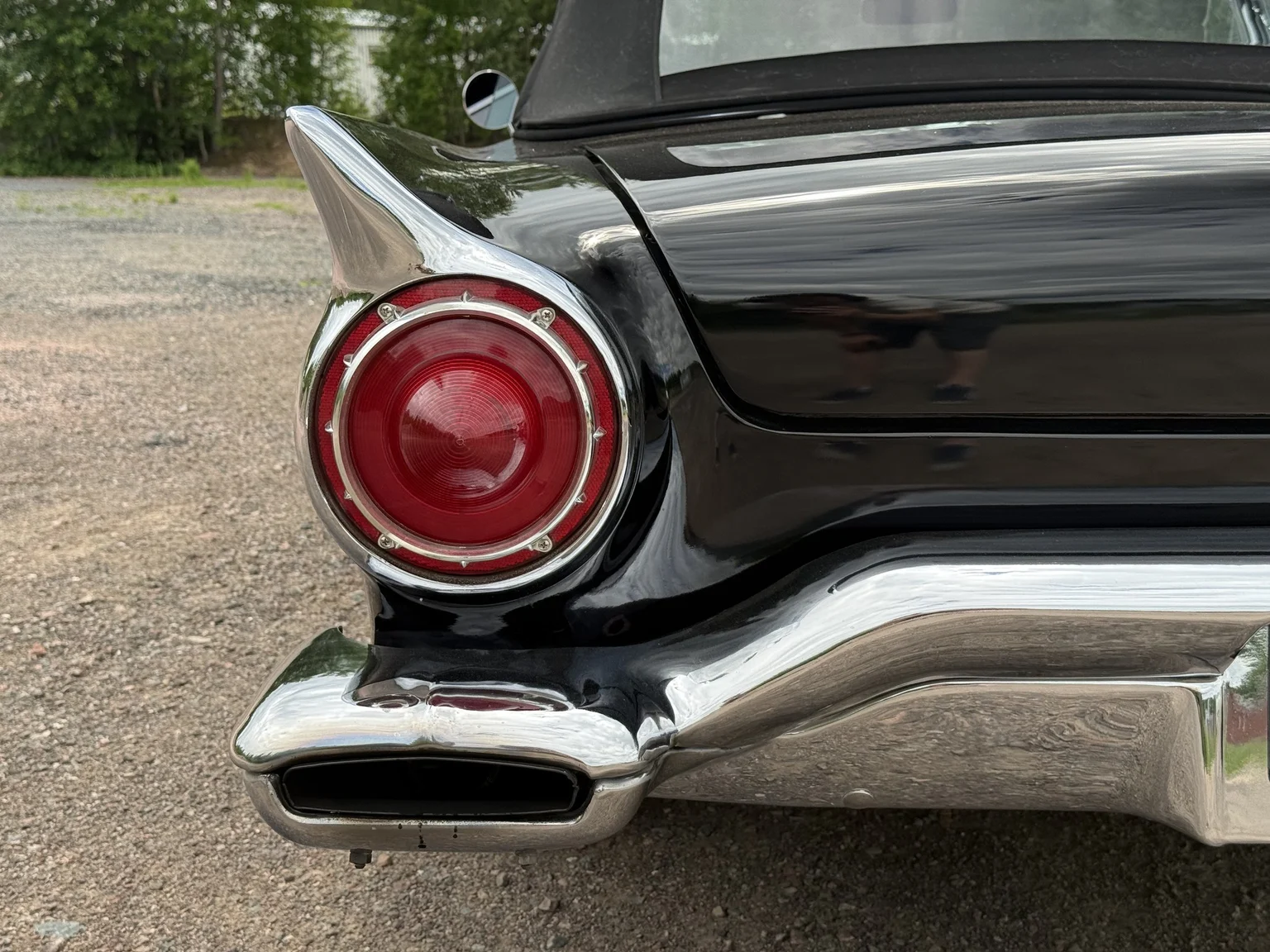 Exteriörbild på 1957 Ford Thunderbird (42)