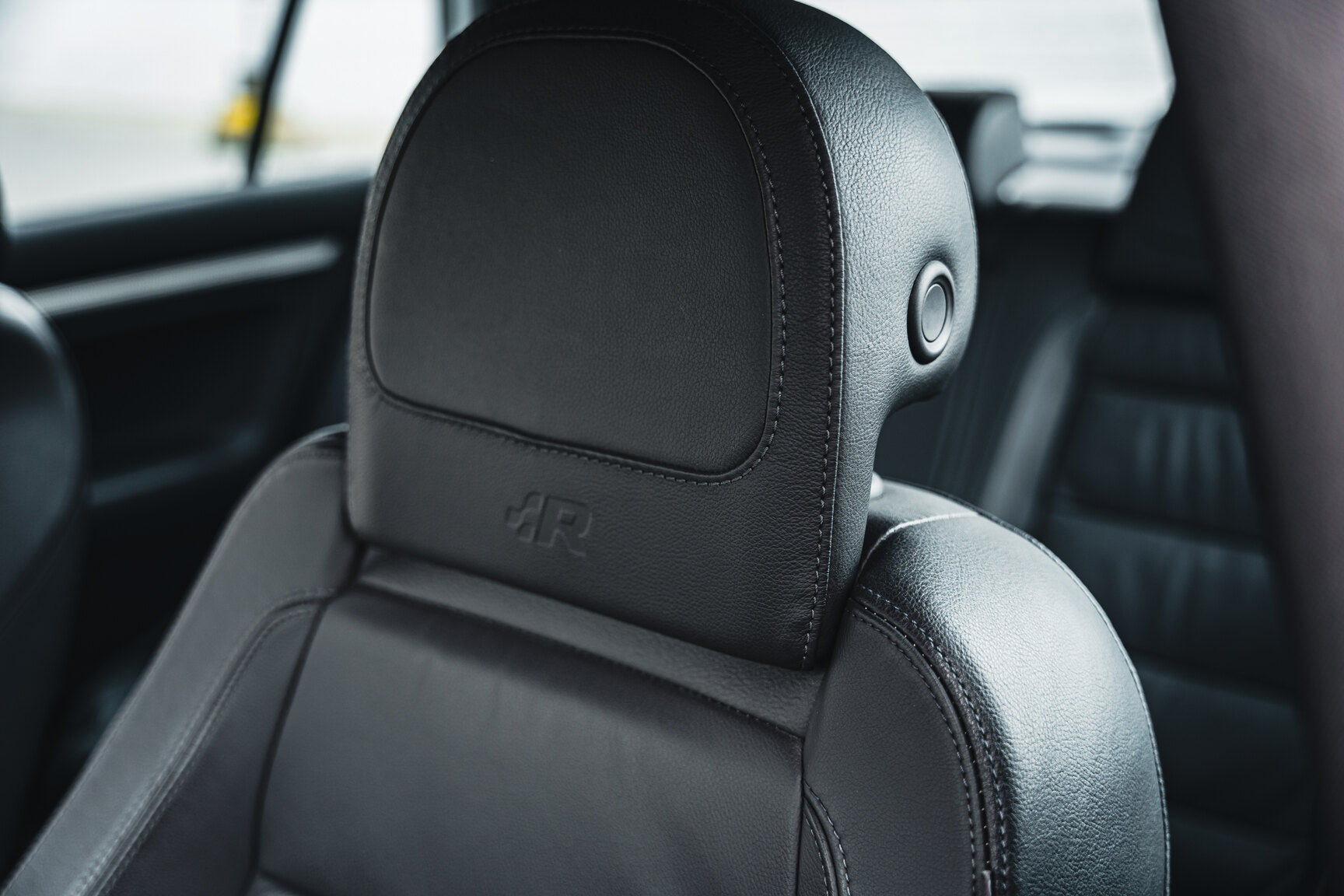Innenraumfoto von 2007 Volkswagen Golf R32 (12)