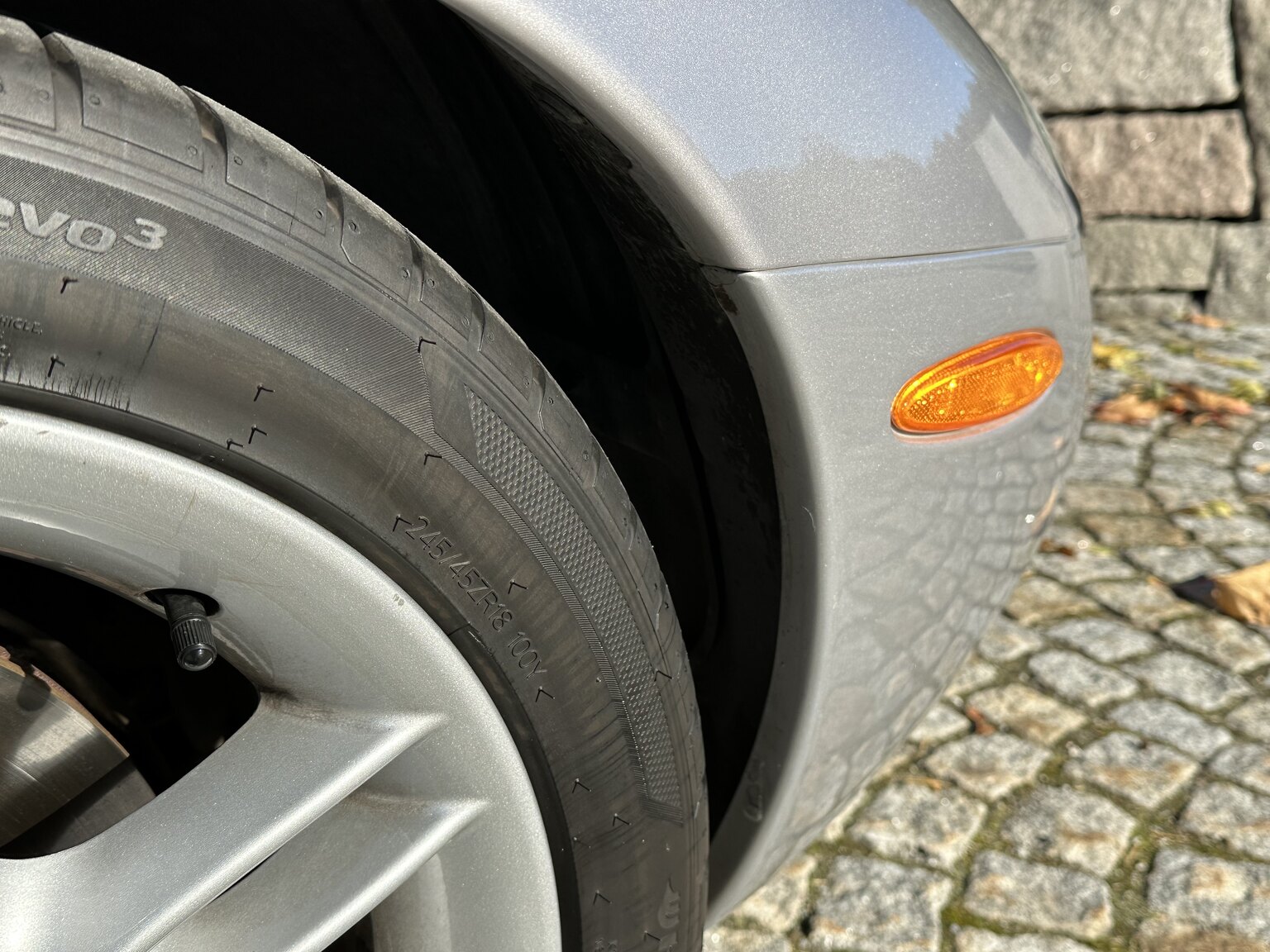 Exteriörbild på 2000 Jaguar XK 8