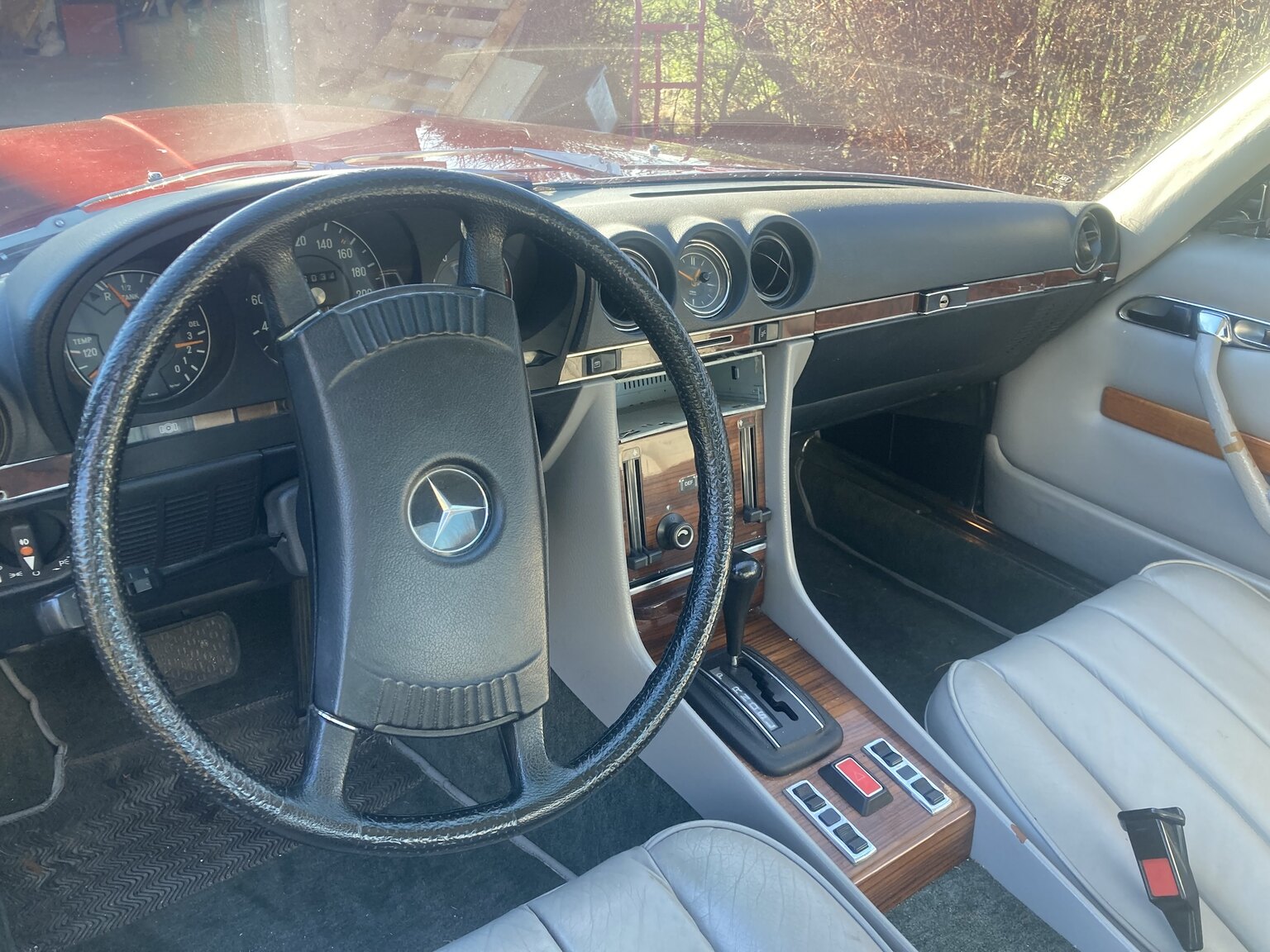 Interior image of 1973 Mercedes-Benz 450 SLC (3)
