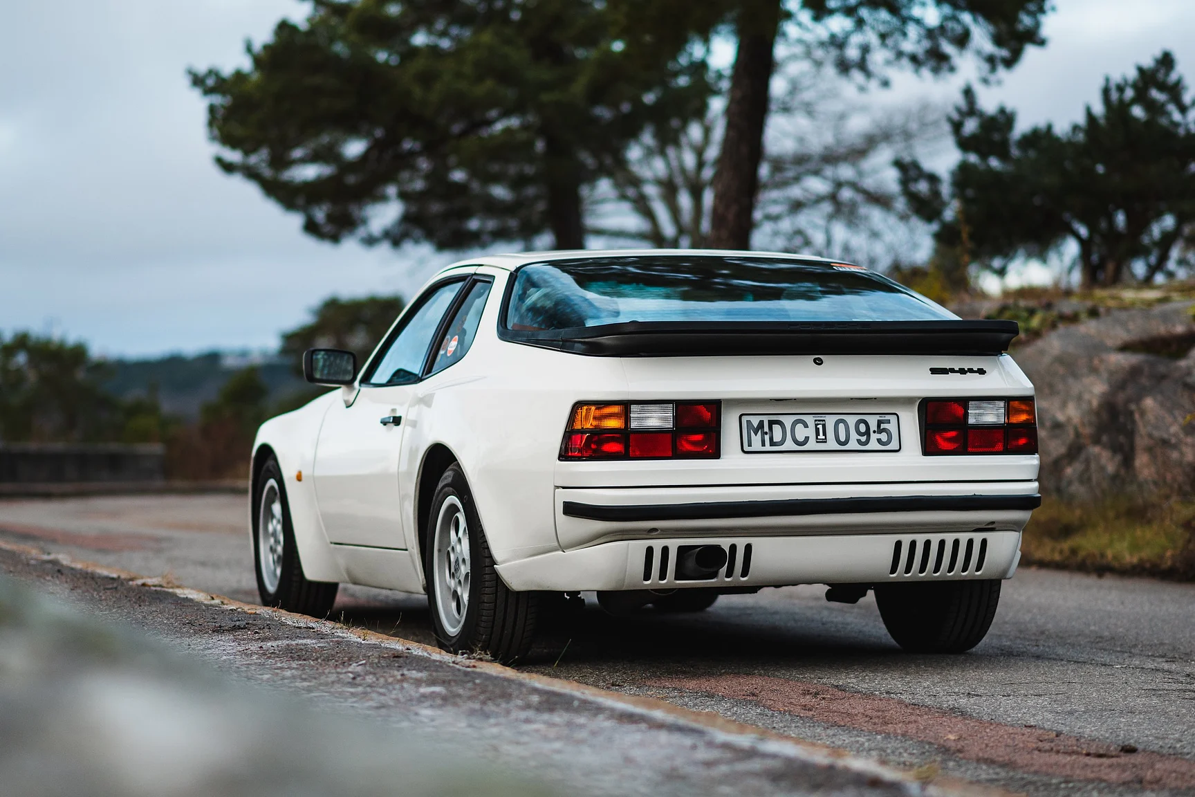 Exterior image of 1986 Porsche 944R (6)
