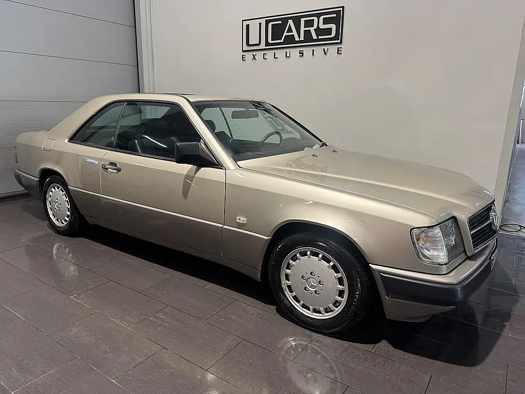 Exteriörbild på 1988 Mercedes-Benz 300 CE (1)