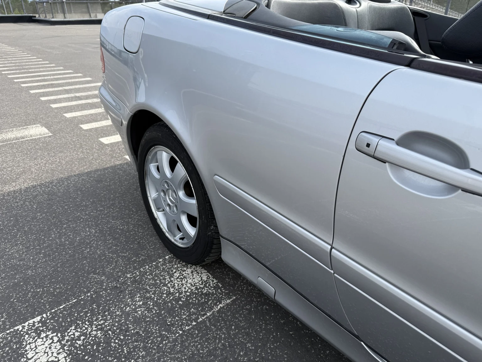 Exteriörbild på 2001 MERCEDES-BENZ CLK 230 Kompressor Cabriolet (26)