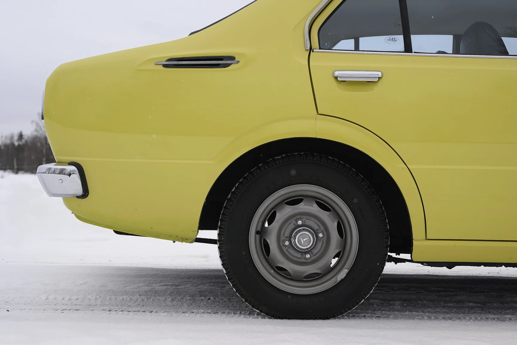 Exteriörbild på 1975 Toyota Corolla KE30 (16)