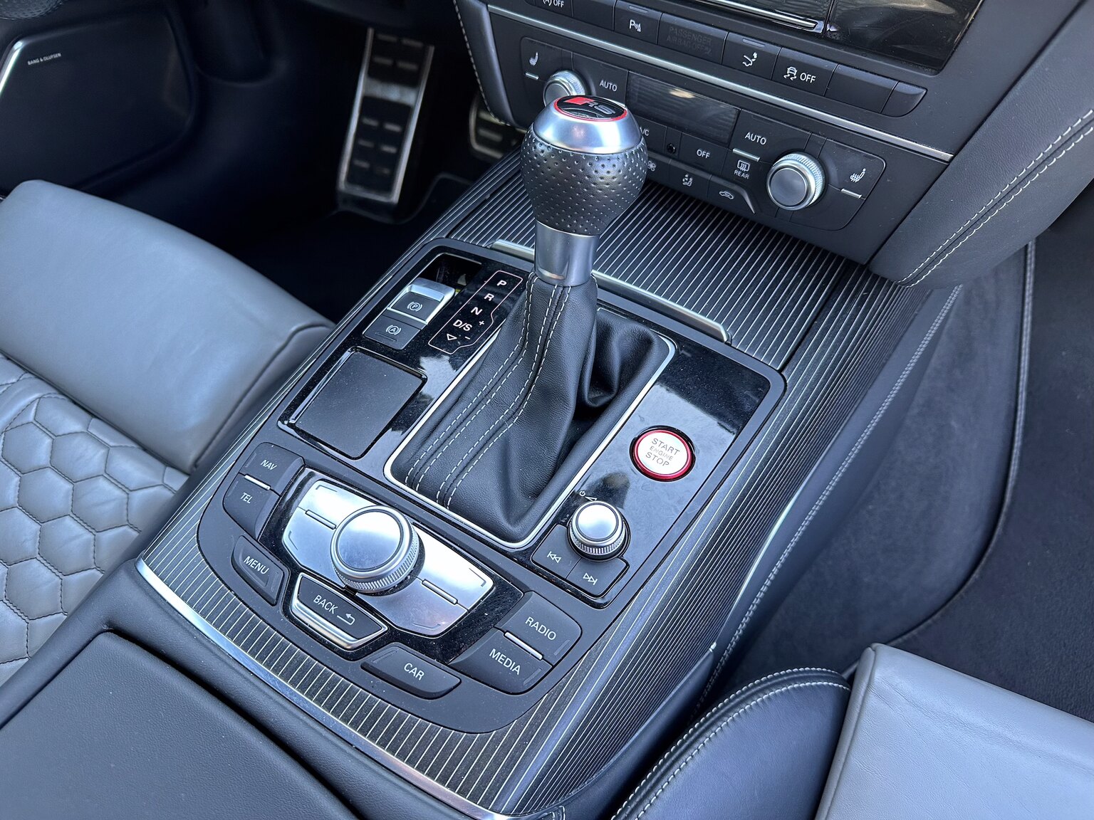 Interiörbild 2015 Audi RS7 (38)