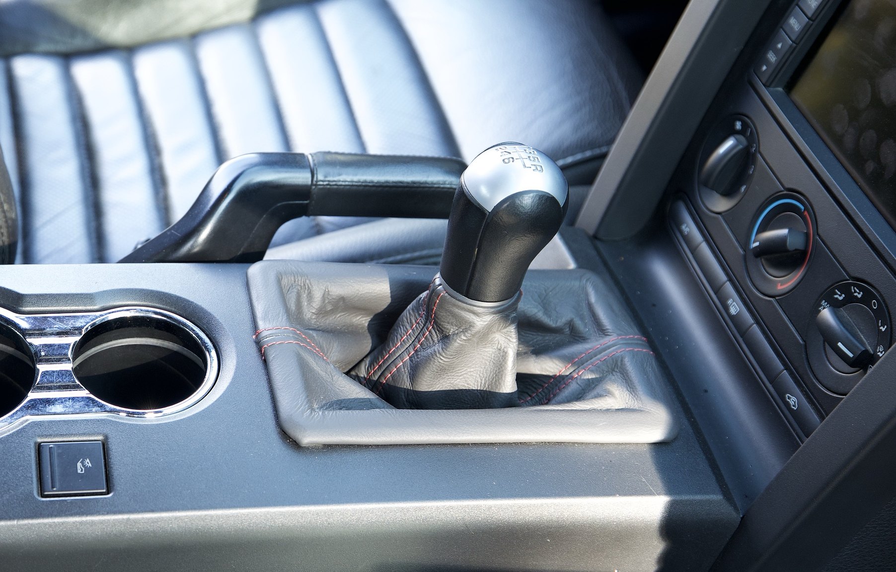 Interior image of 2008 Ford Mustang Shelby GT500 Convertible Manuell