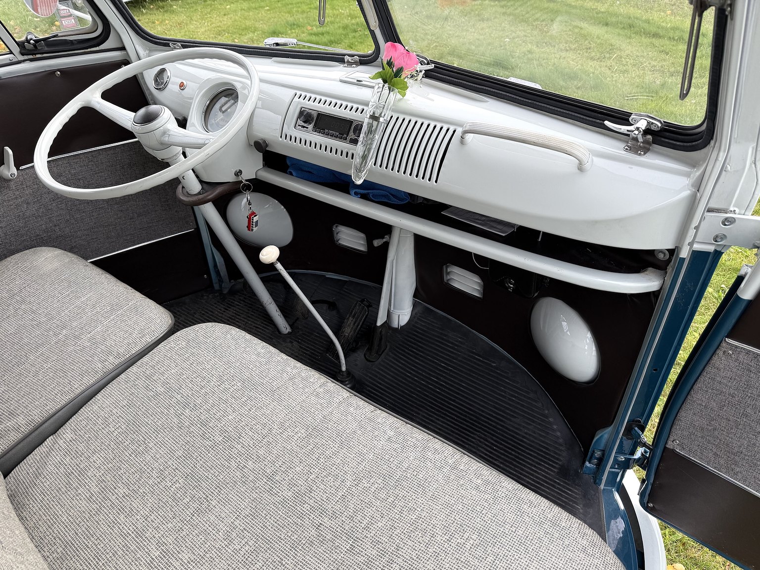 Interiörbild 1967 Volkswagen T1 Kleinbus