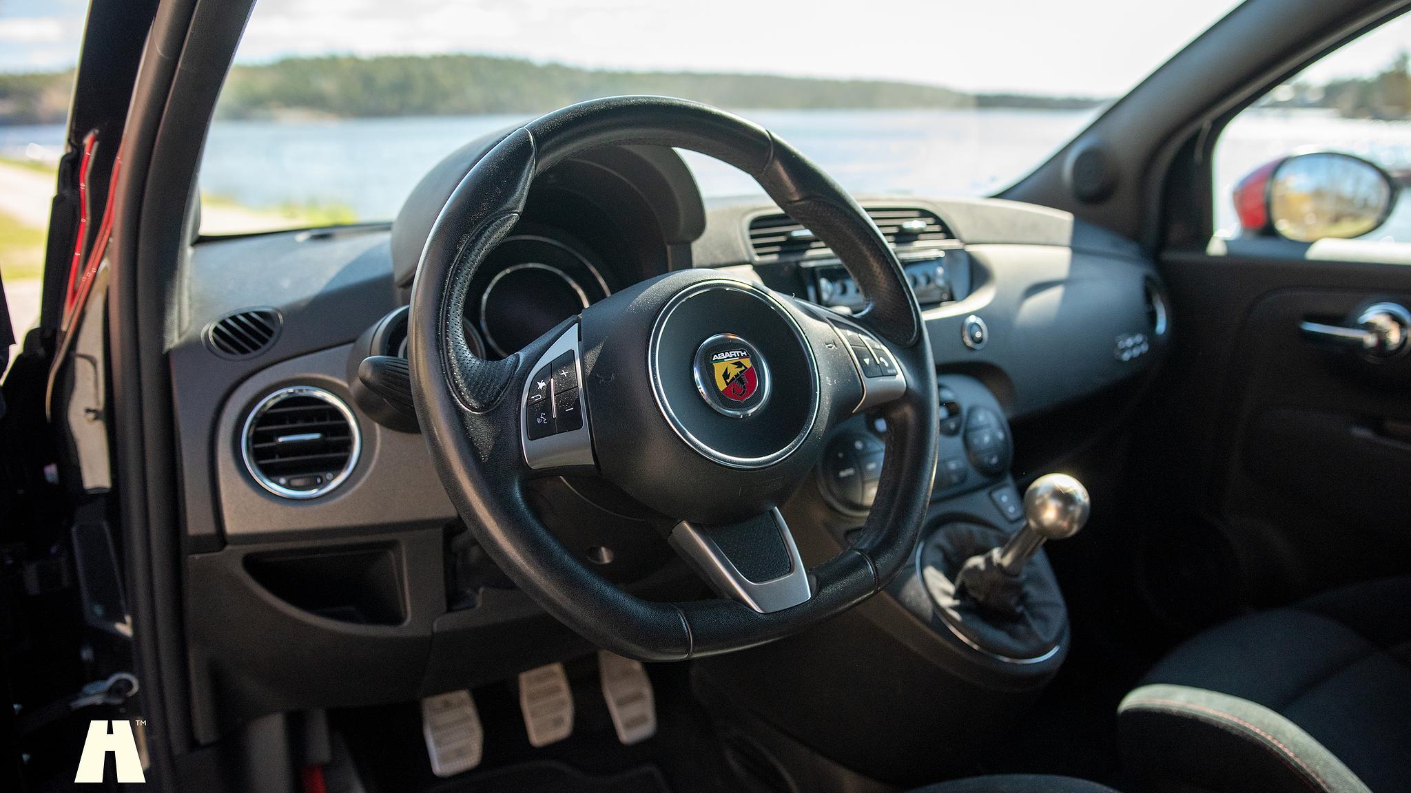 Interiörbild 2016 Abarth 595 Competizione (13)