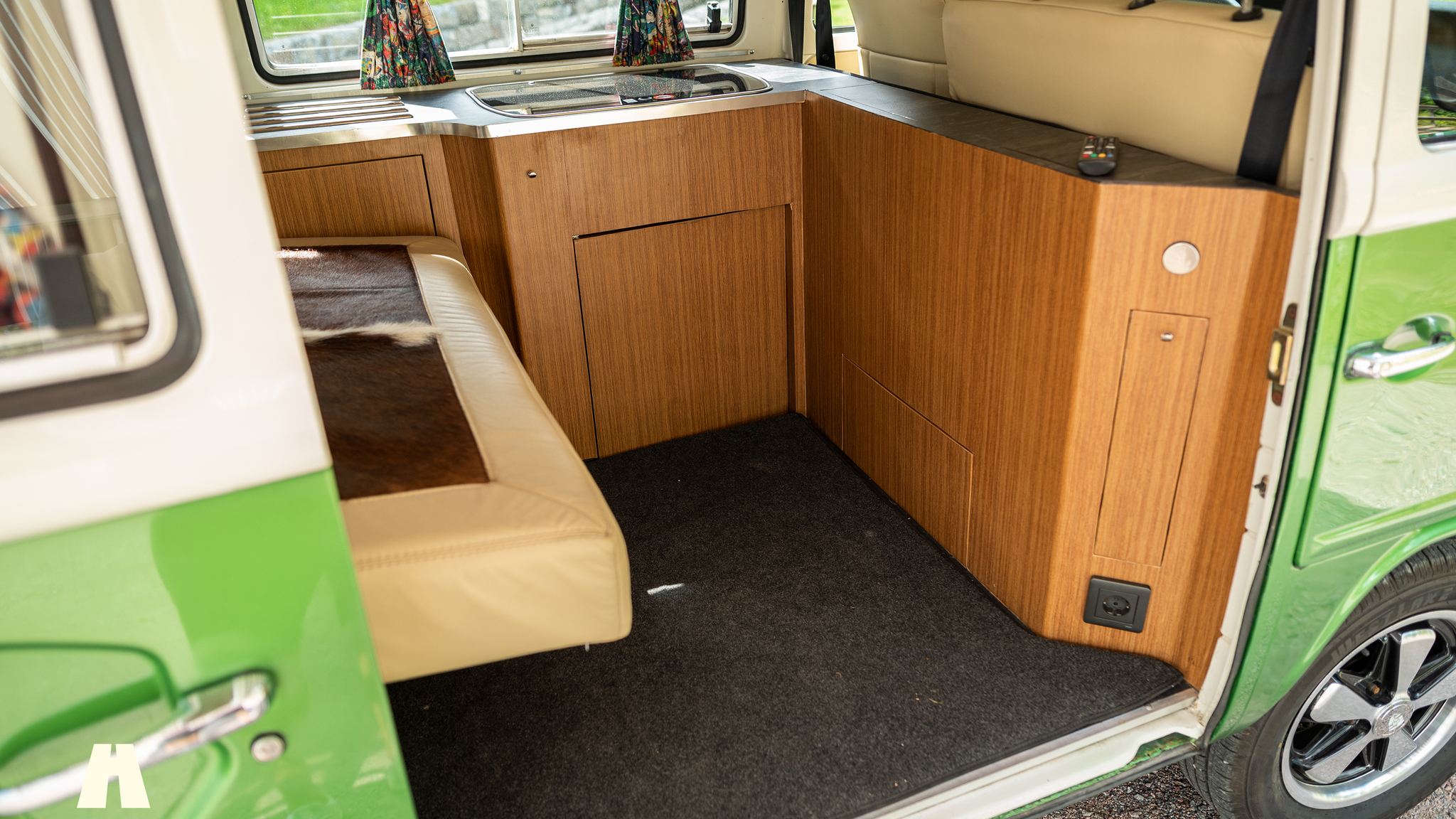 Interior image of 1998 Volkswagen T2 Camper