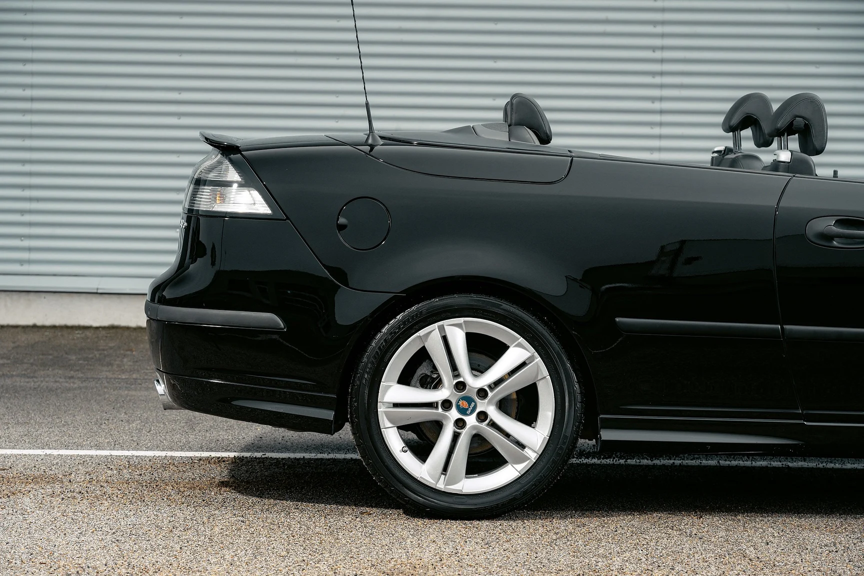 Exterior image of 2004 SAAB 9-3 Aero 2.0T Cabriolet (40)