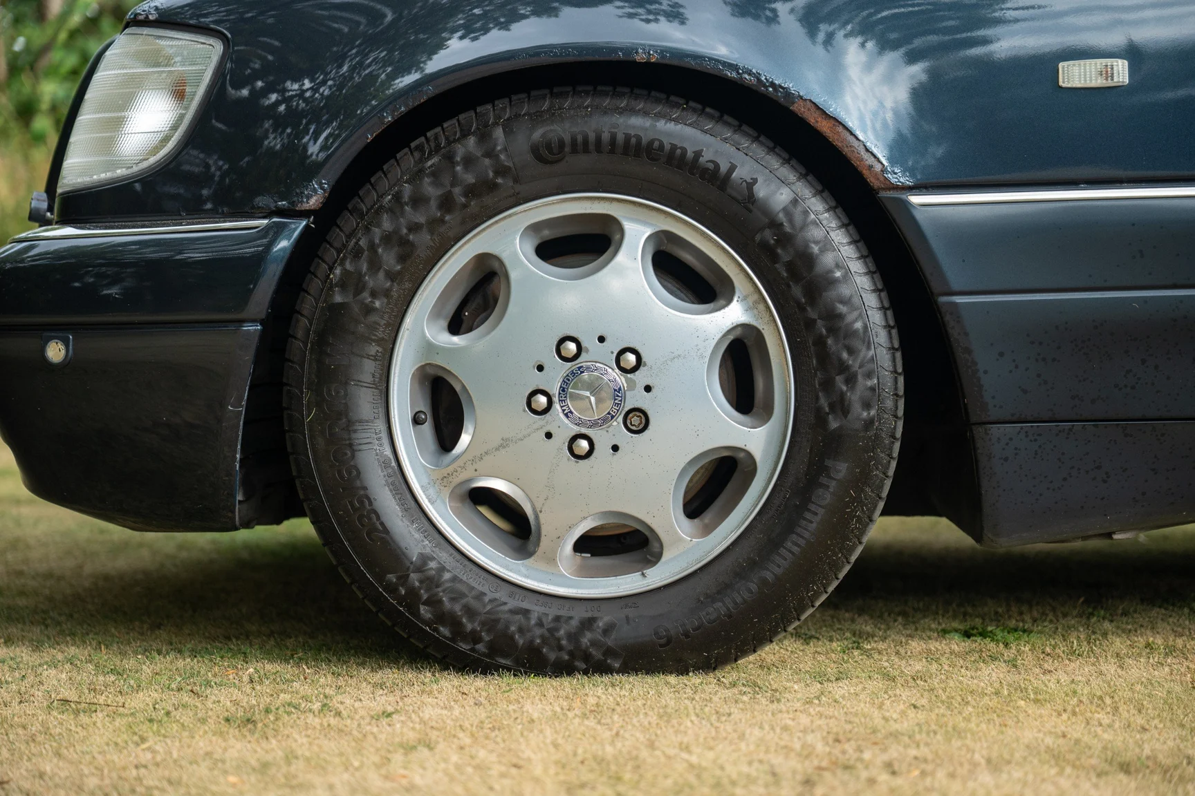 Exterior image of 1998 Mercedes-Benz S 500 (58)