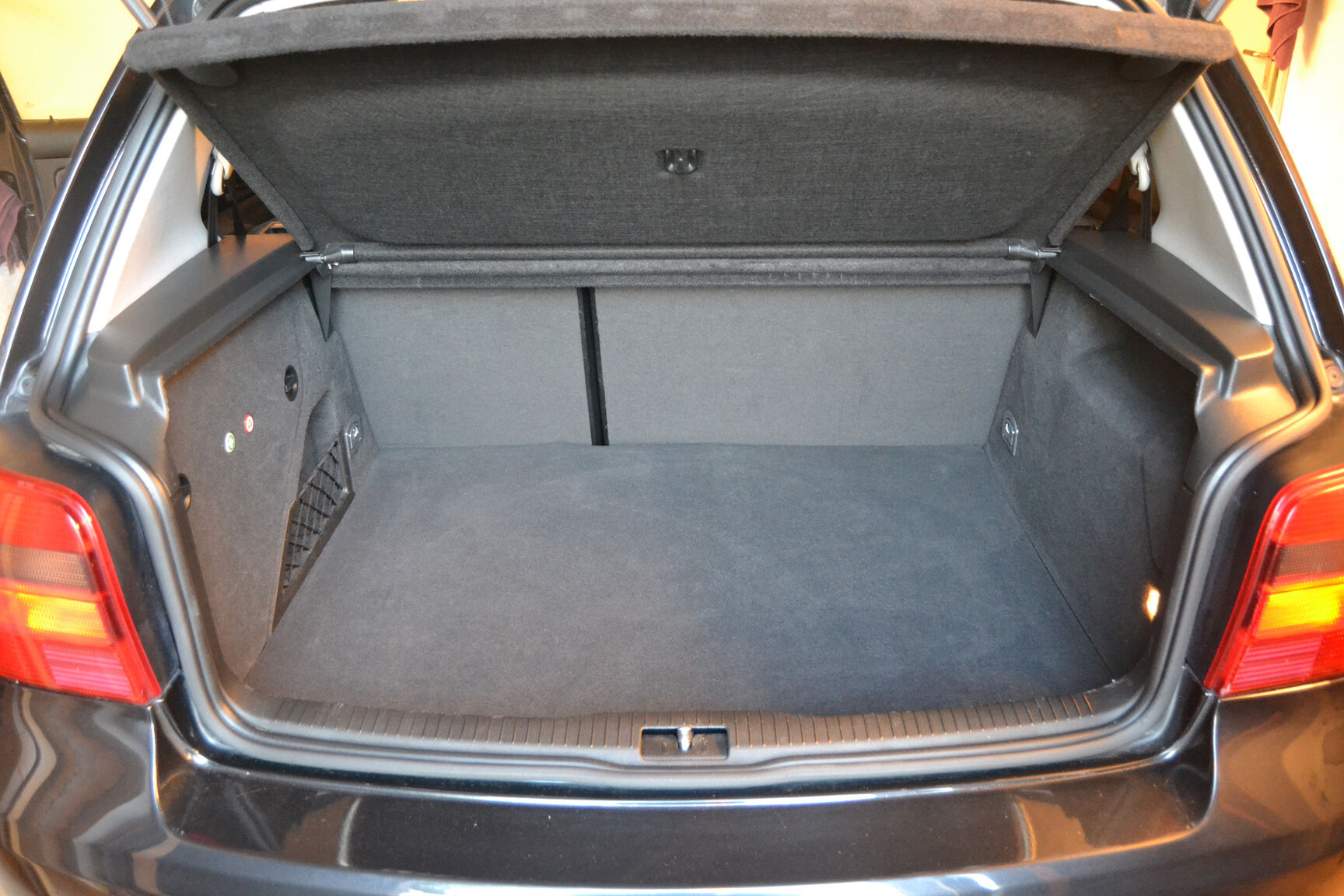 Interiörbild 2003 Volkswagen Golf R32 MK4 (12)