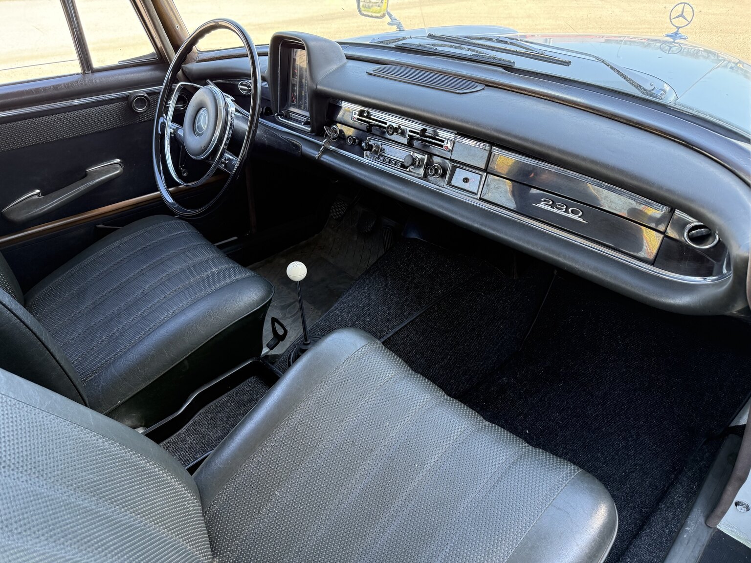 Interior image of 1967 Mercedes-Benz 230 Safari