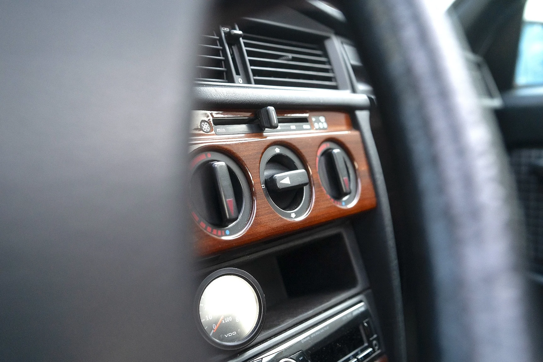 Innenraumfoto von 1992 Mercedes-Benz 190 E 1.8 - NO RESERVE (24)