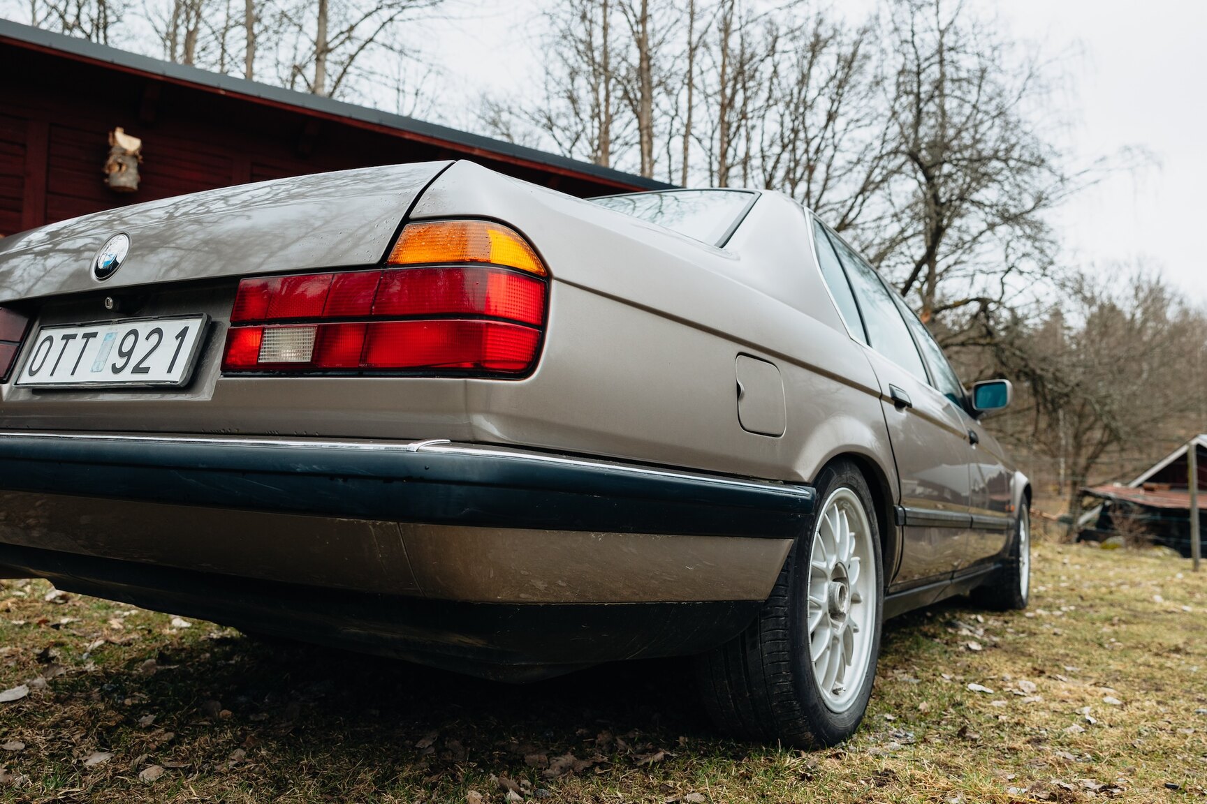 Exteriörbild på 1990 BMW 750iL (26)