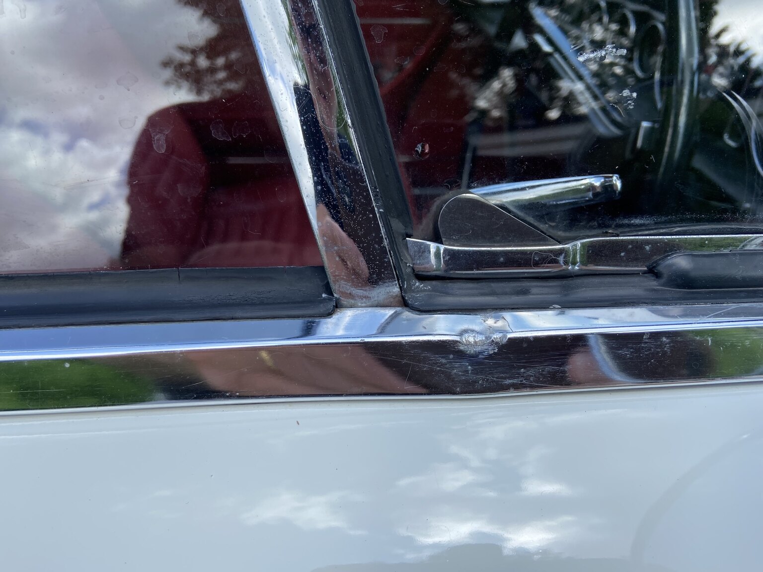 Exterior image of 1968 Volvo P1800 S