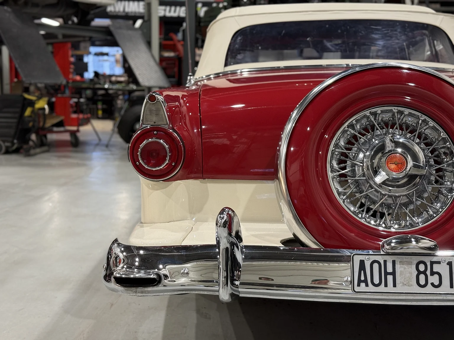 Aussenfoto 1956 Ford Fairlane Sunliner V8 5.1 (90)