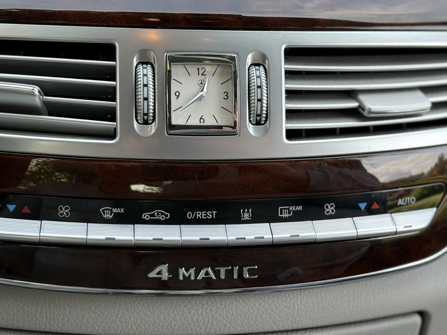 Interior image of 2011 Mercedes-Benz S 500 4MATIC 