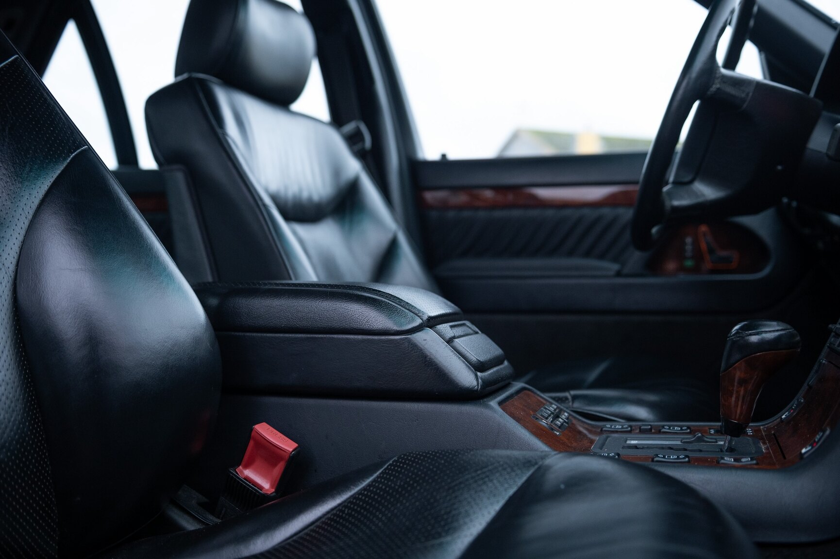 Interior image of 1992 Mercedes-Benz 500 SE