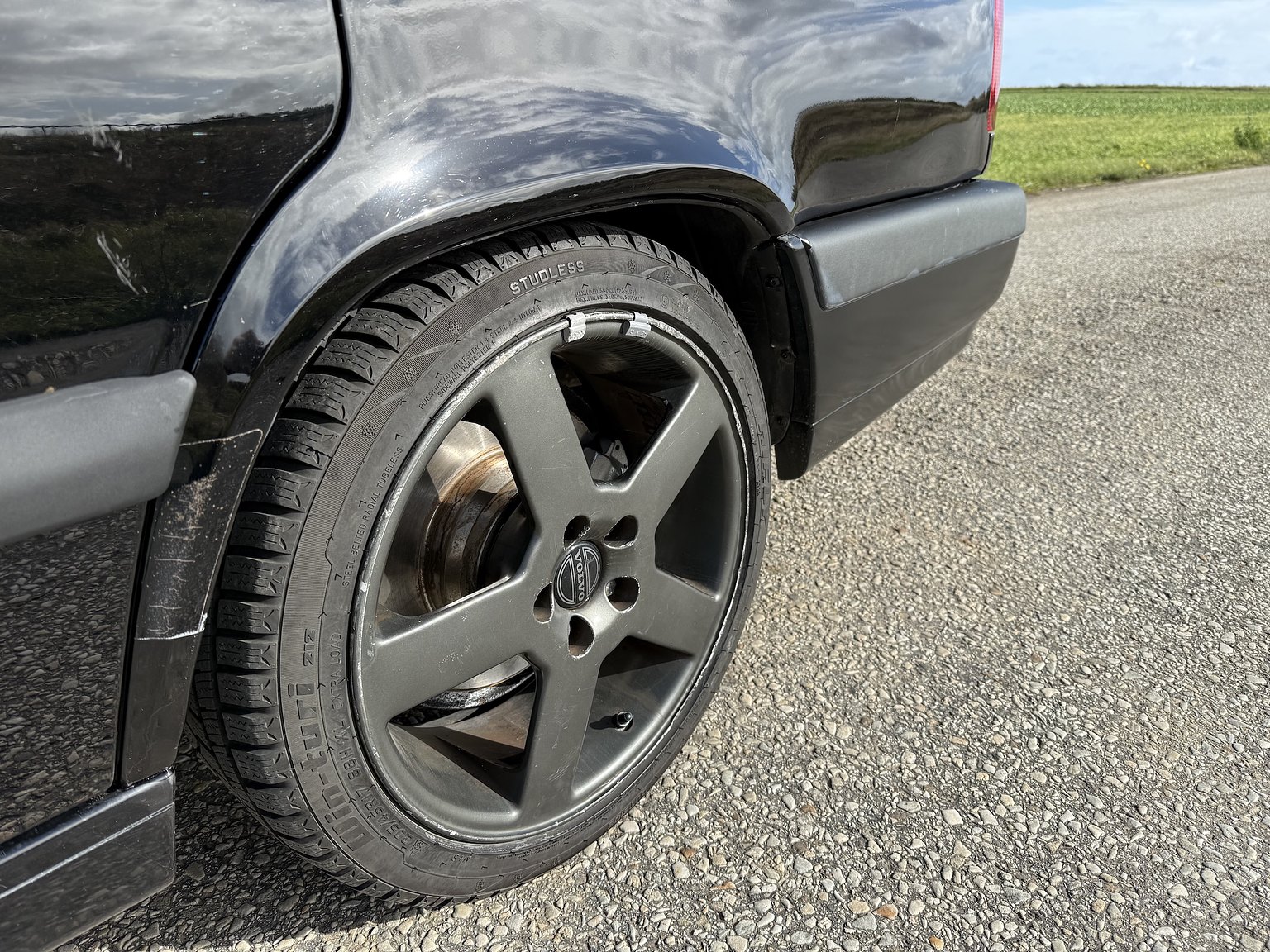 Exterior image of 1995 VOLVO 855 T5R T-5R