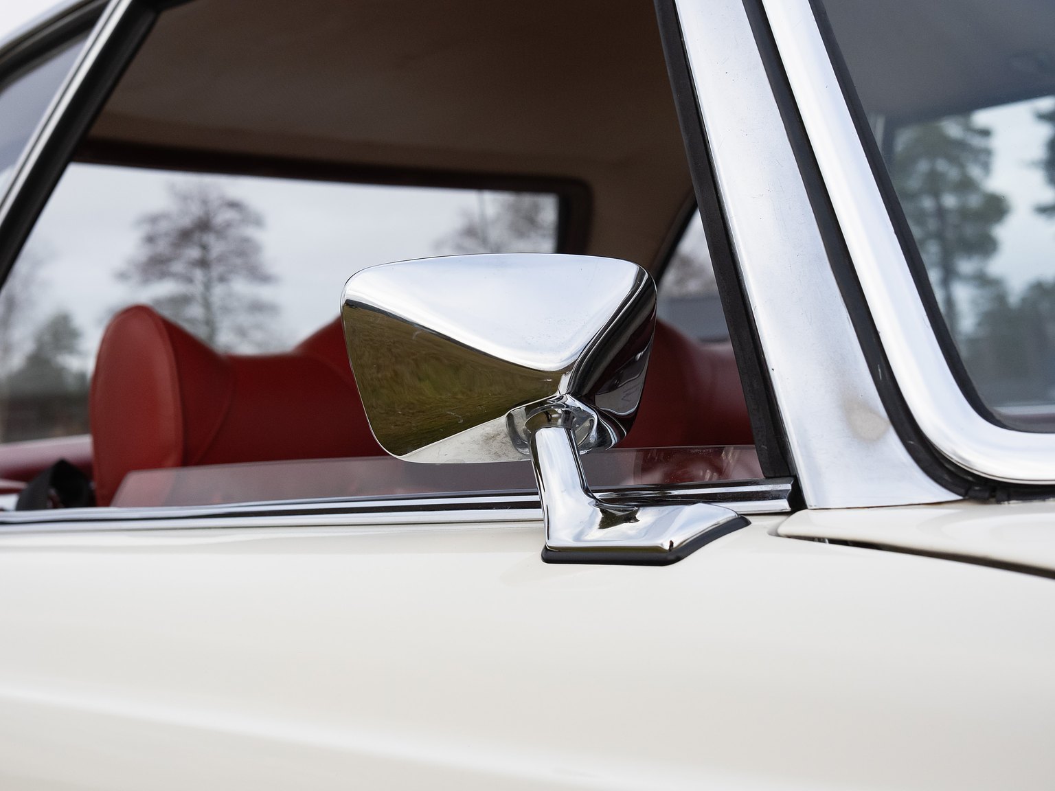 Exterior image of 1966 Mercedes-Benz 230 SL "Pagoda"