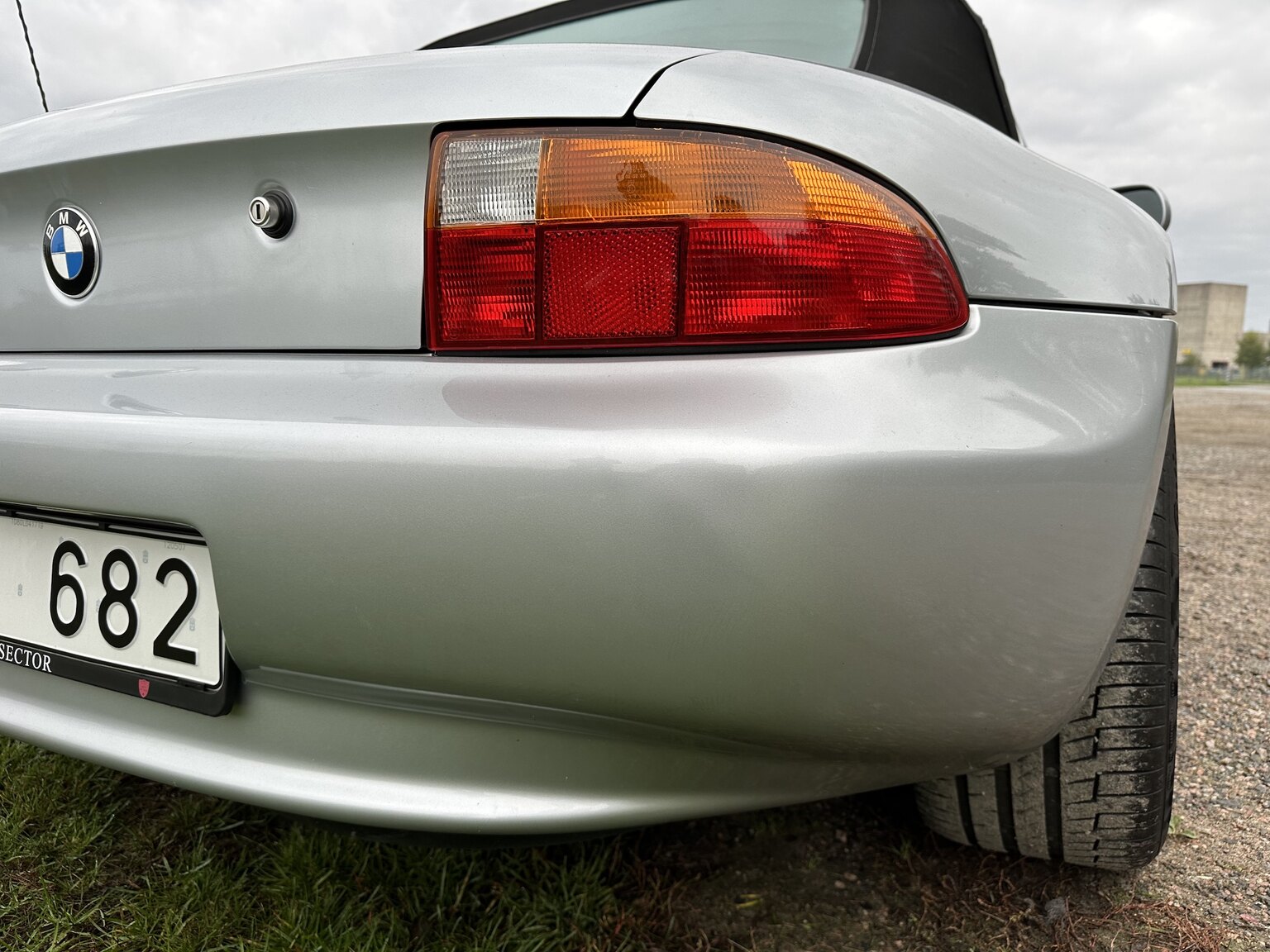 Exterior image of 1997 BMW Z3 2.8 Roadster