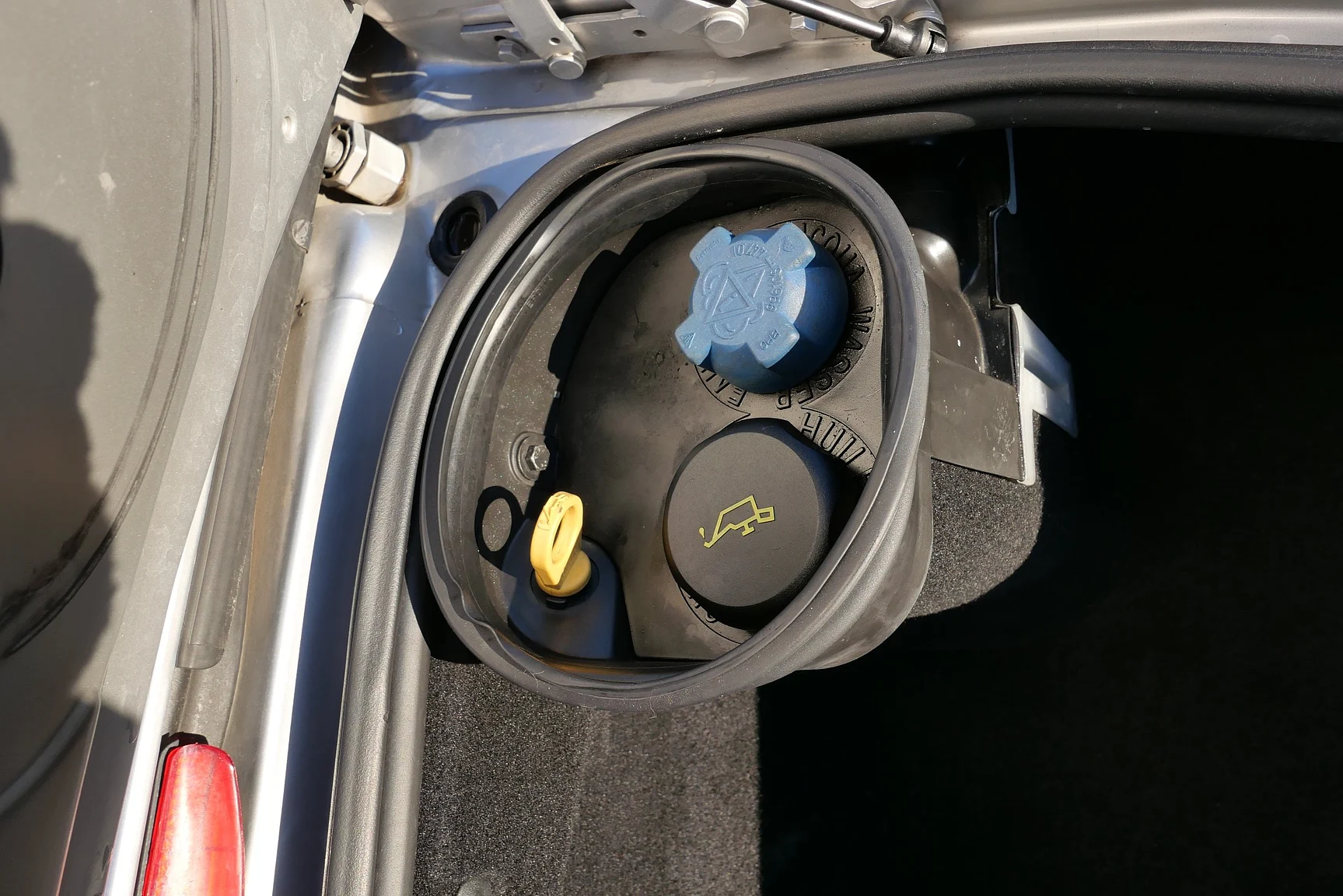 Interior image of 2003 Porsche Boxster (31)