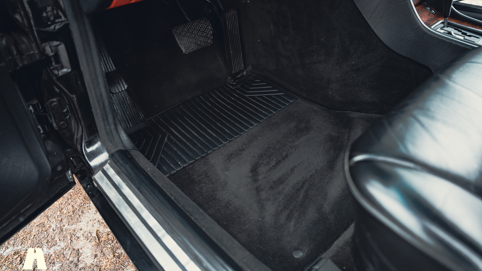 Interior image of 1990 Mercedes 300 CE-24