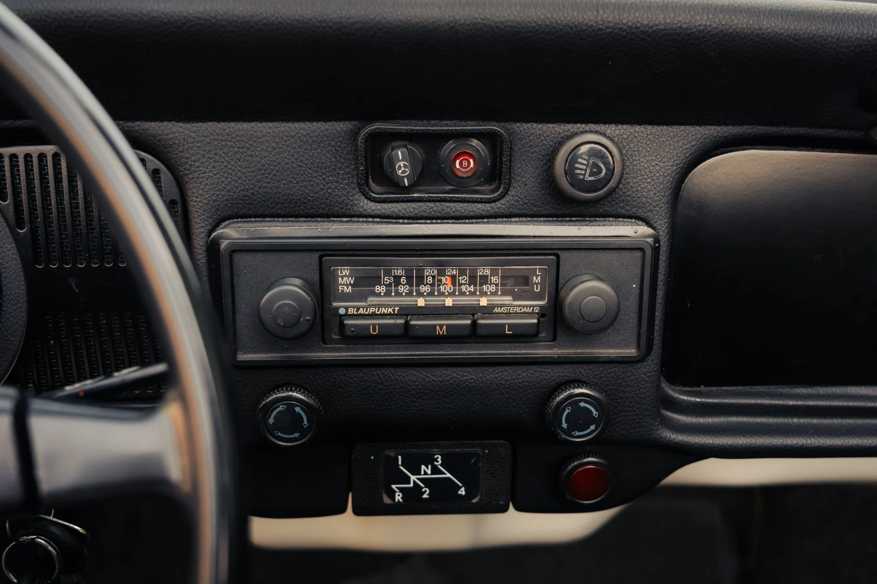 Innenraumfoto von 1972 Volkswagen 1302 S Cabriolet (14)