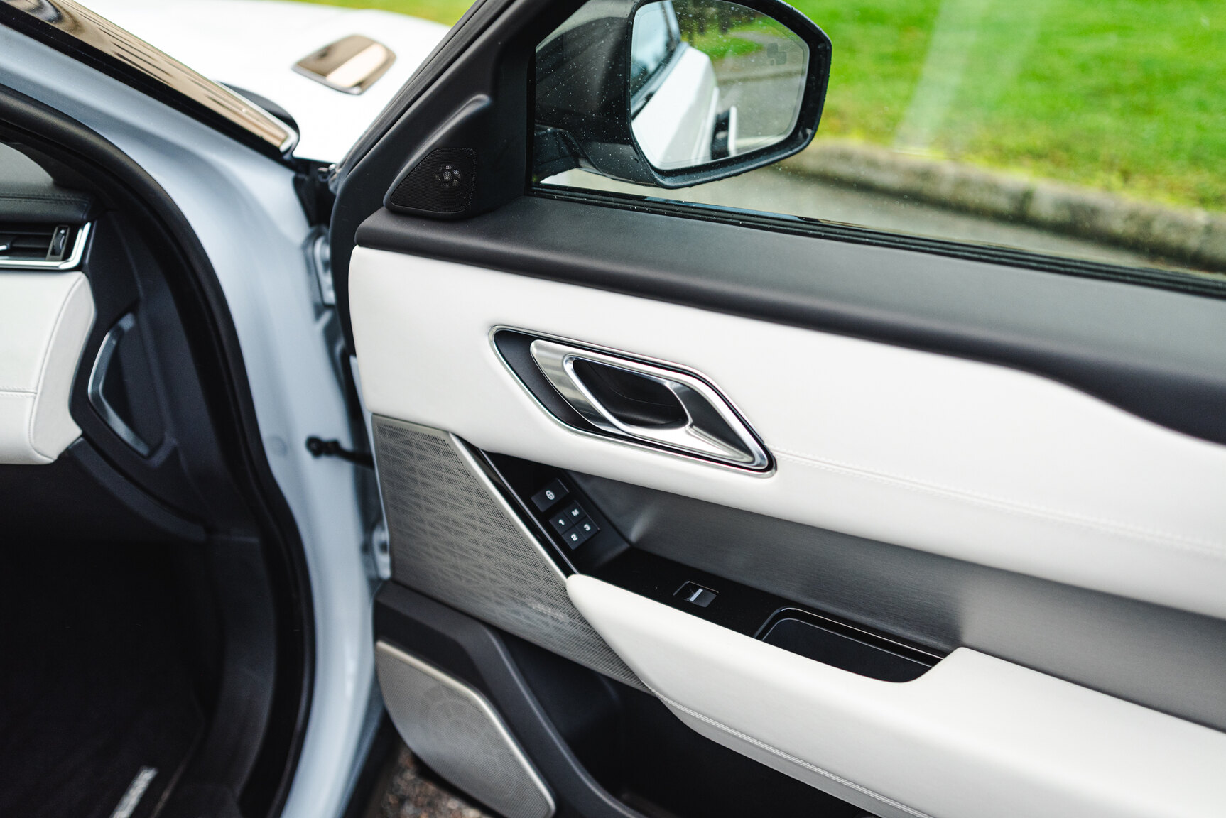 Interior image of 2018 Range Rover Velar D300 AWD HSE