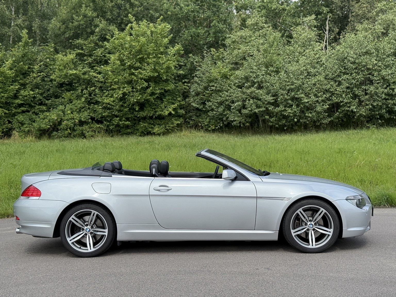 Exteriörbild på 2004 BMW 645Ci Convertible
