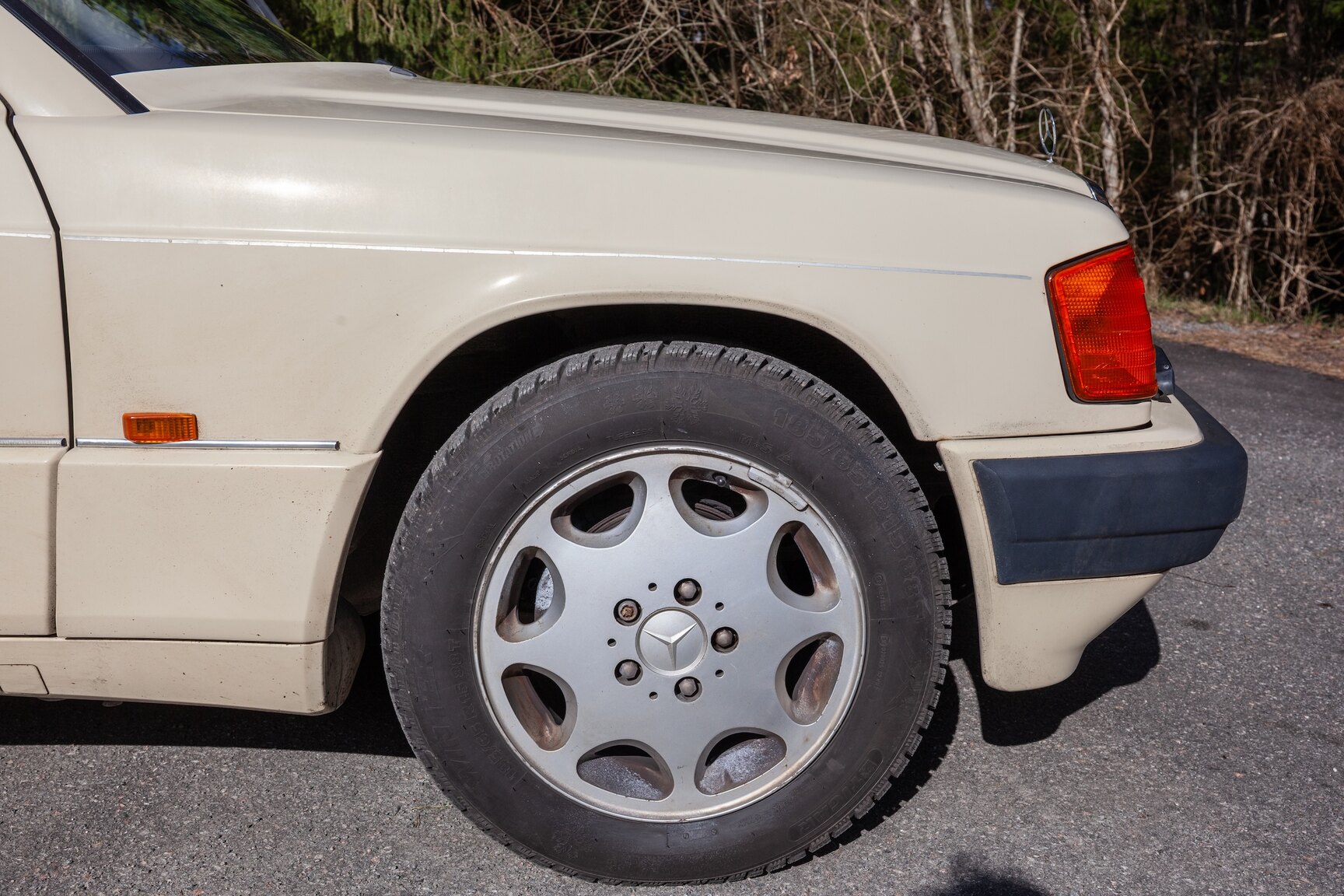 Exteriörbild på 1993 Mercedes-Benz 190 E 2.0