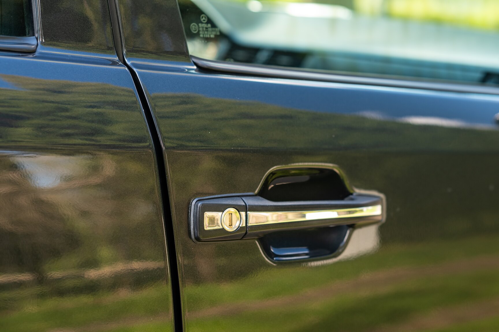 Exterior image of 1993 Mercedes-Benz 400 E