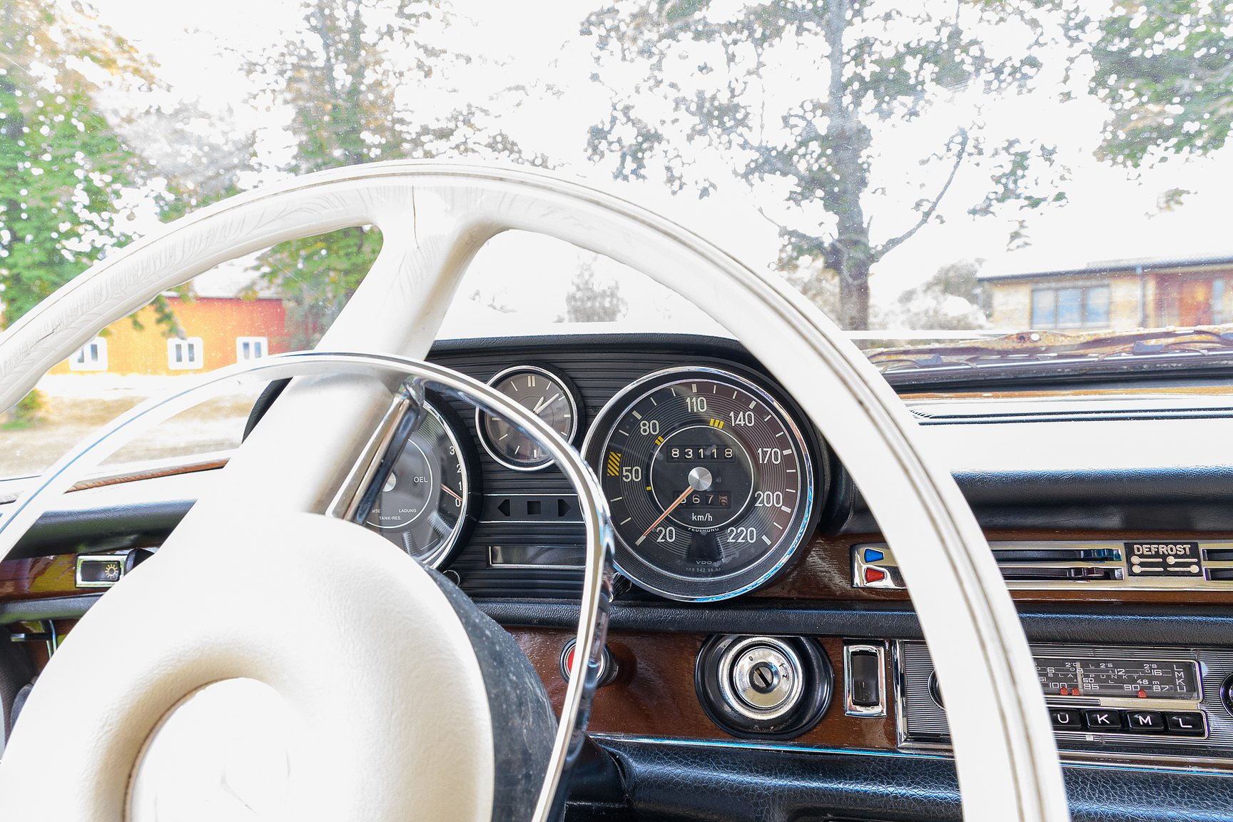 Interior image of 1969 Mercedes-Benz 300 SEL