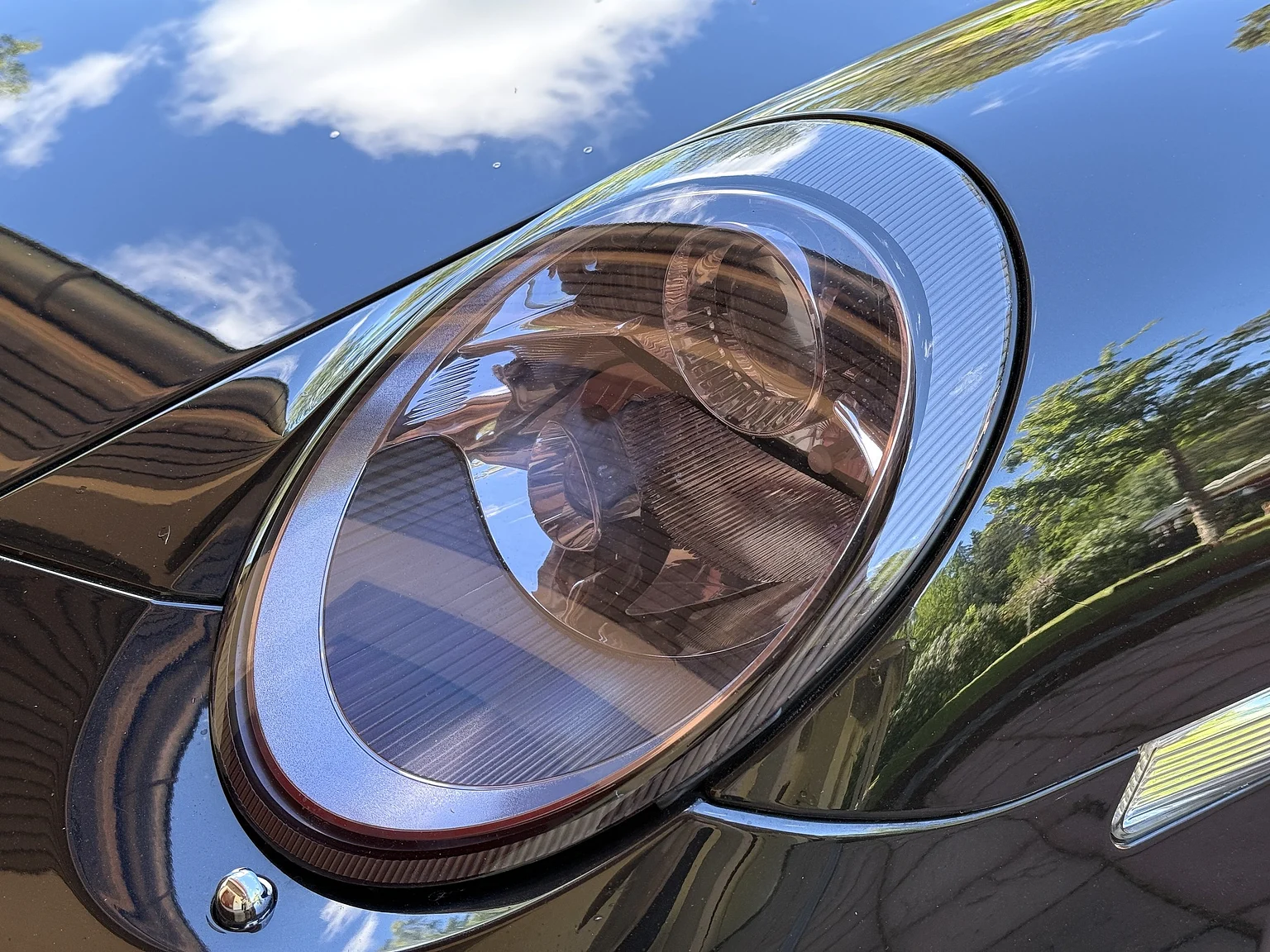 Exterior image of 2008 Porsche 911 Carrera 4 (27)
