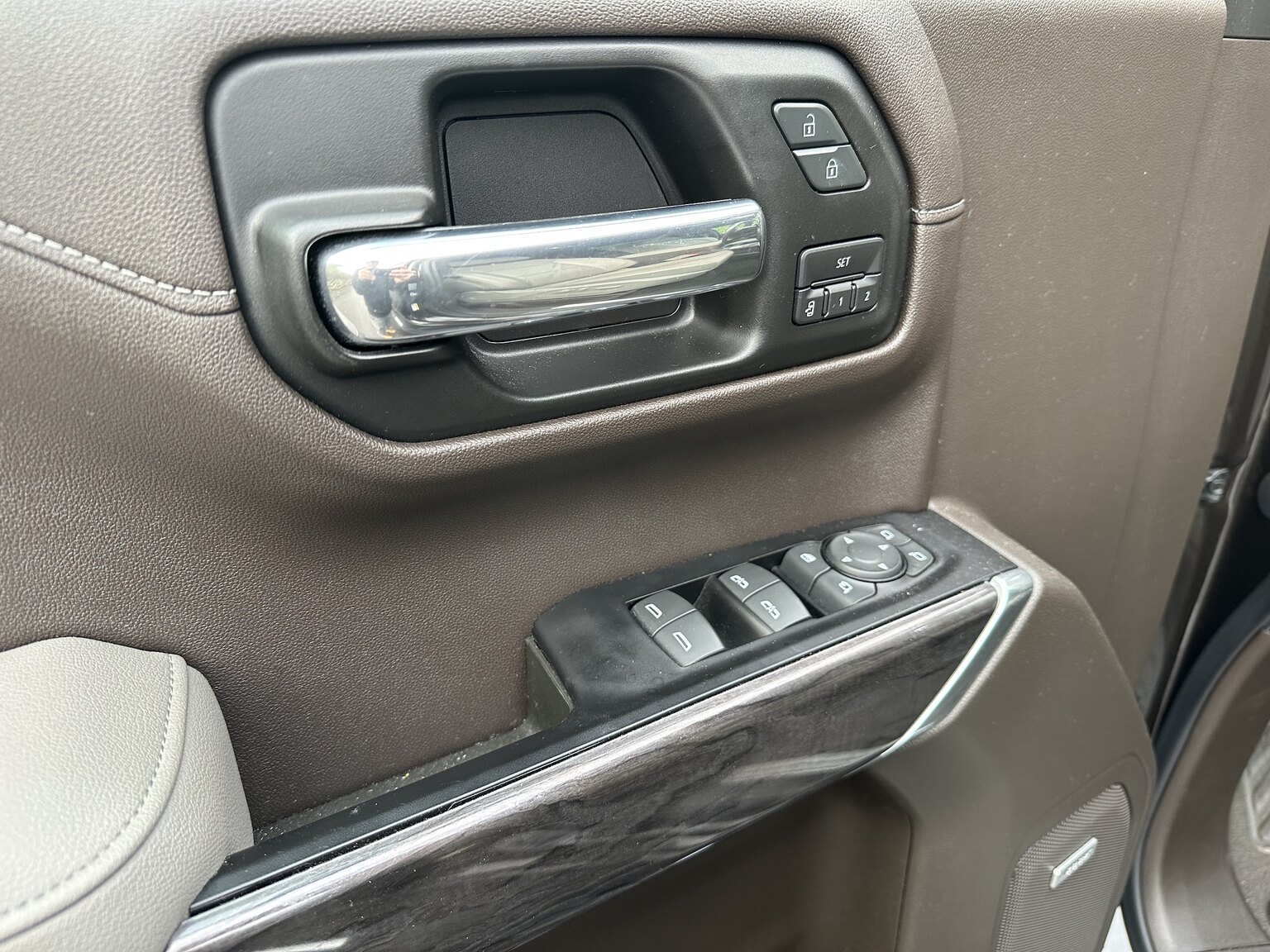 Innenraumfoto von 2019 Chevrolet Silverado LTZ