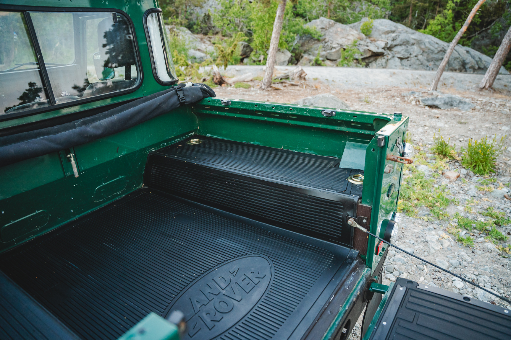 Exteriörbild på 2003 Land Rover Defender TD5 90 Pickup (73)