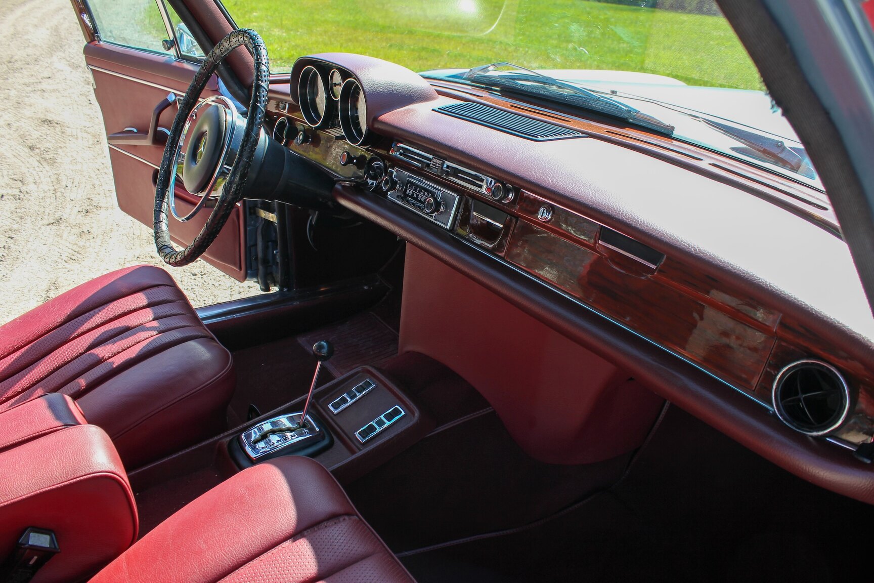 Innenraumfoto von 1972 Mercedes-Benz 300 SEL 3.5