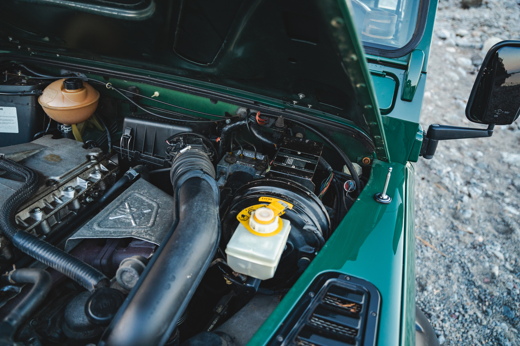 Image of 2003 Land Rover Defender TD5 90 Pickup (15) mechanics