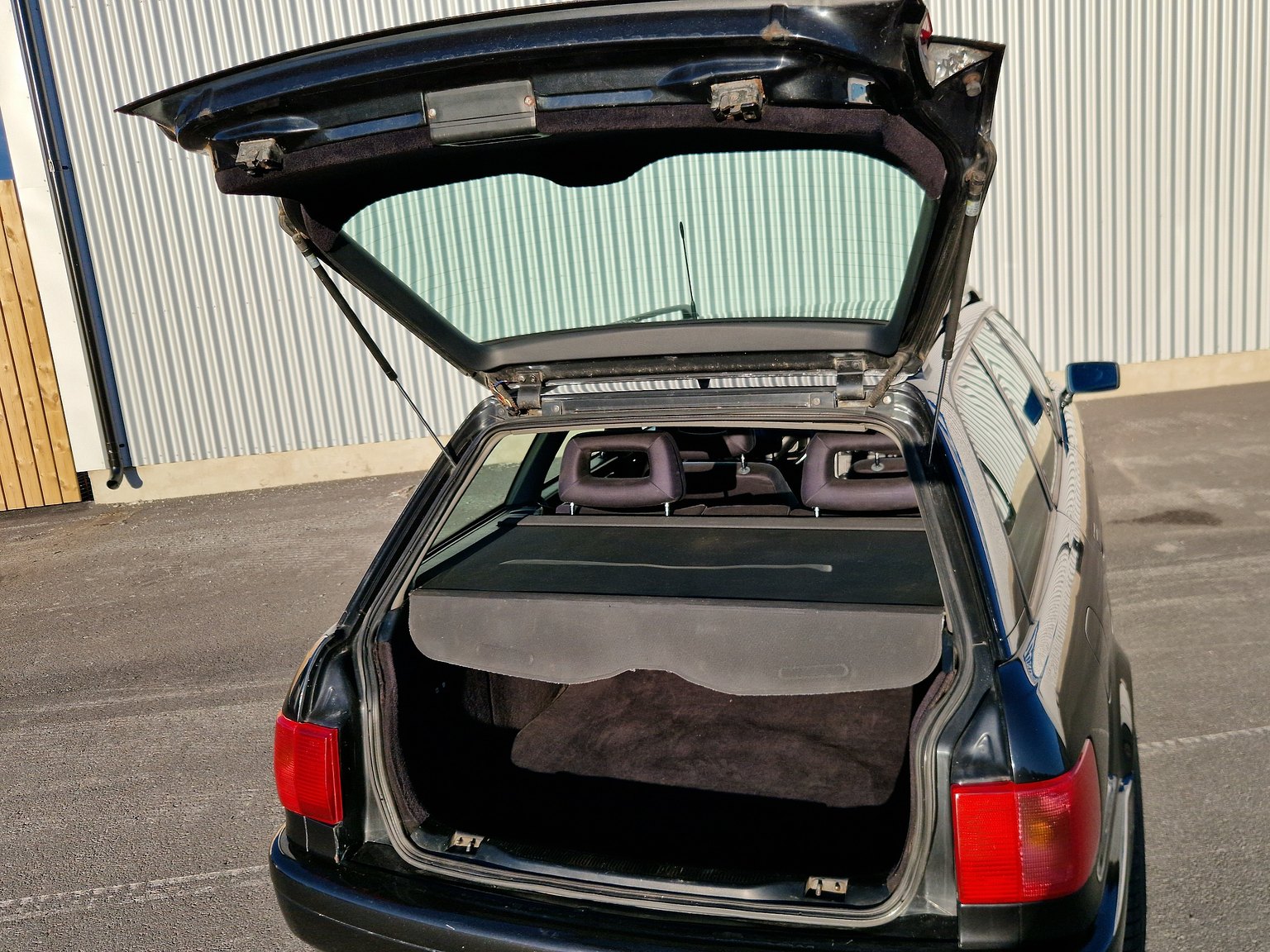 Innenraumfoto von 1993 Audi S2 Avant 2.2 quattro