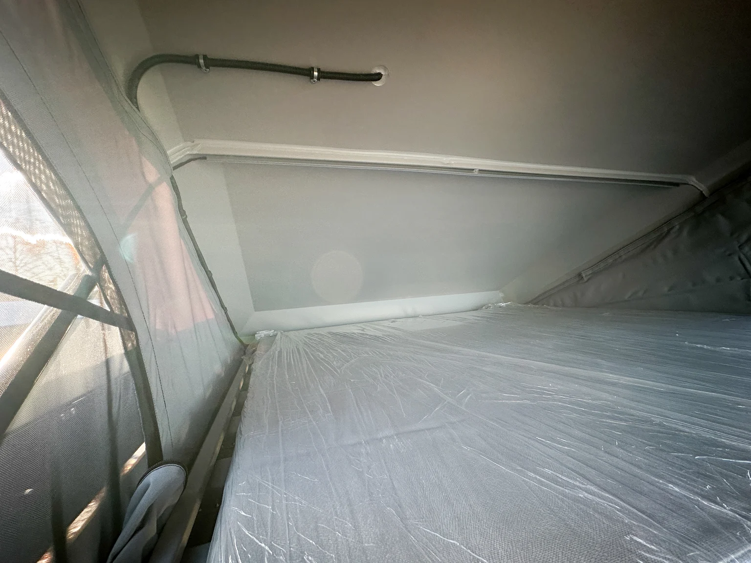 Interior image of 2025 Northea Trailer Expedition Crawler 458i Offgrid-Camper (45)