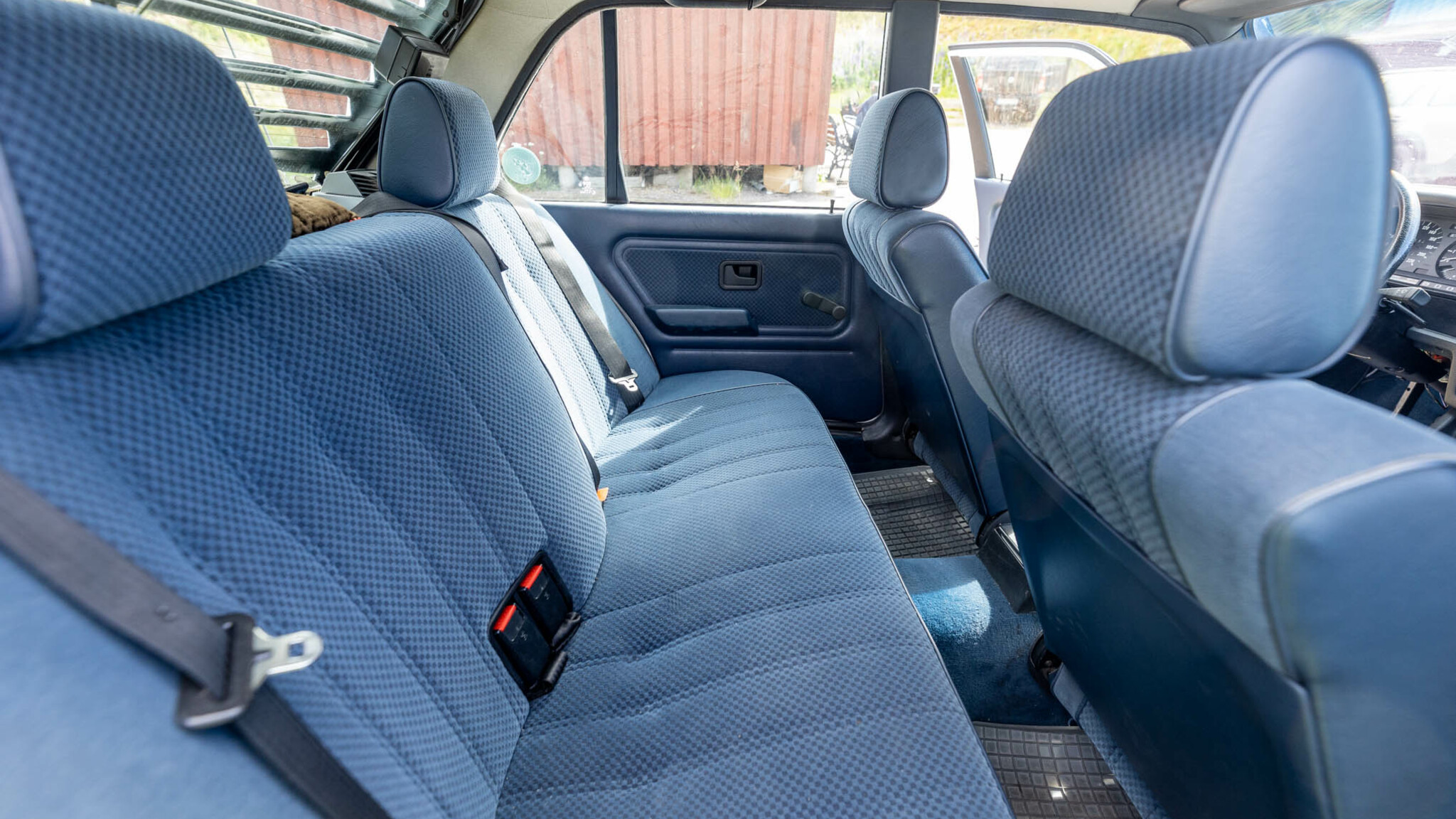 Interiörbild 1984 BMW 320i sedan